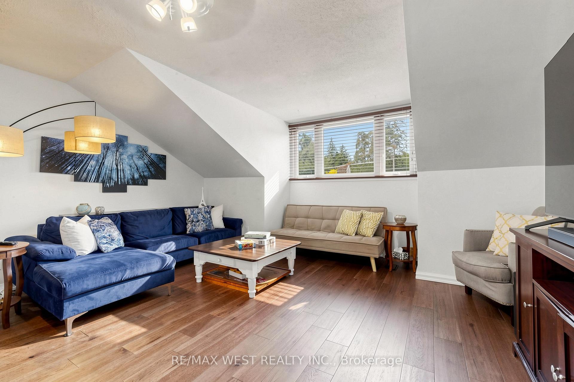 Photo 18 of 1931 Fairport Road, Pickering, Dunbarton — HOMEH