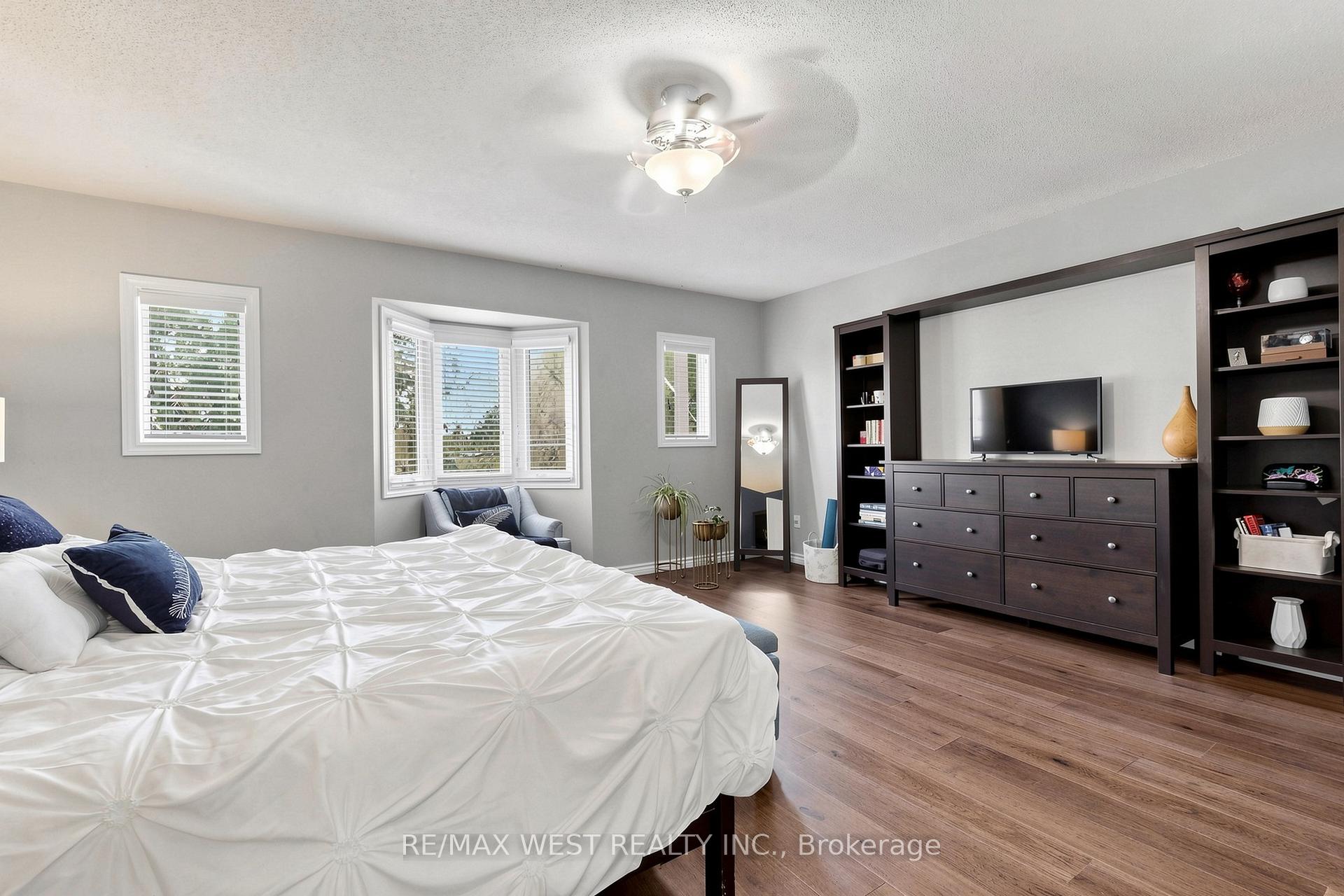 Photo 23 of 1931 Fairport Road, Pickering, Dunbarton — HOMEH