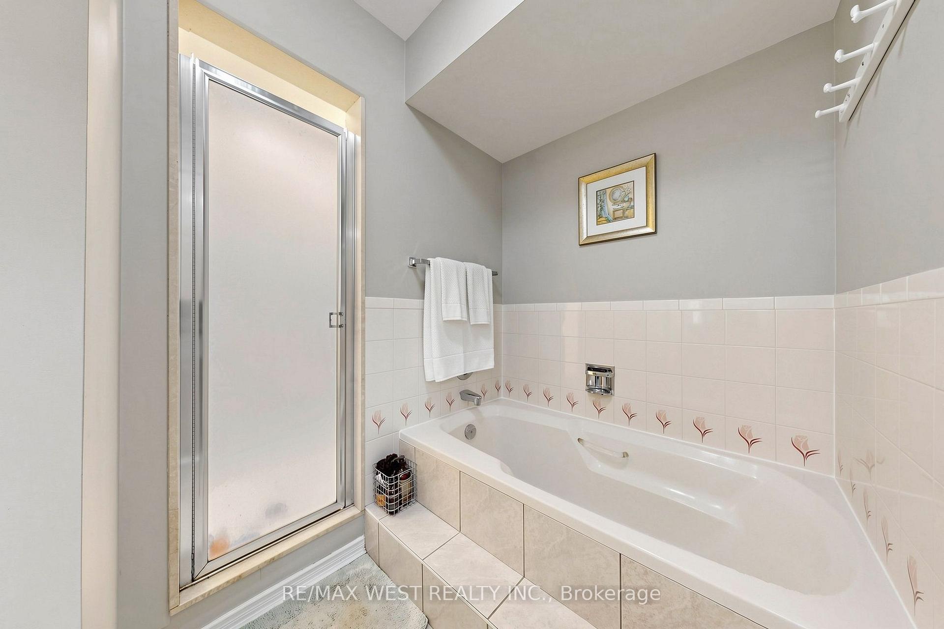 Photo 25 of 1931 Fairport Road, Pickering, Dunbarton — HOMEH