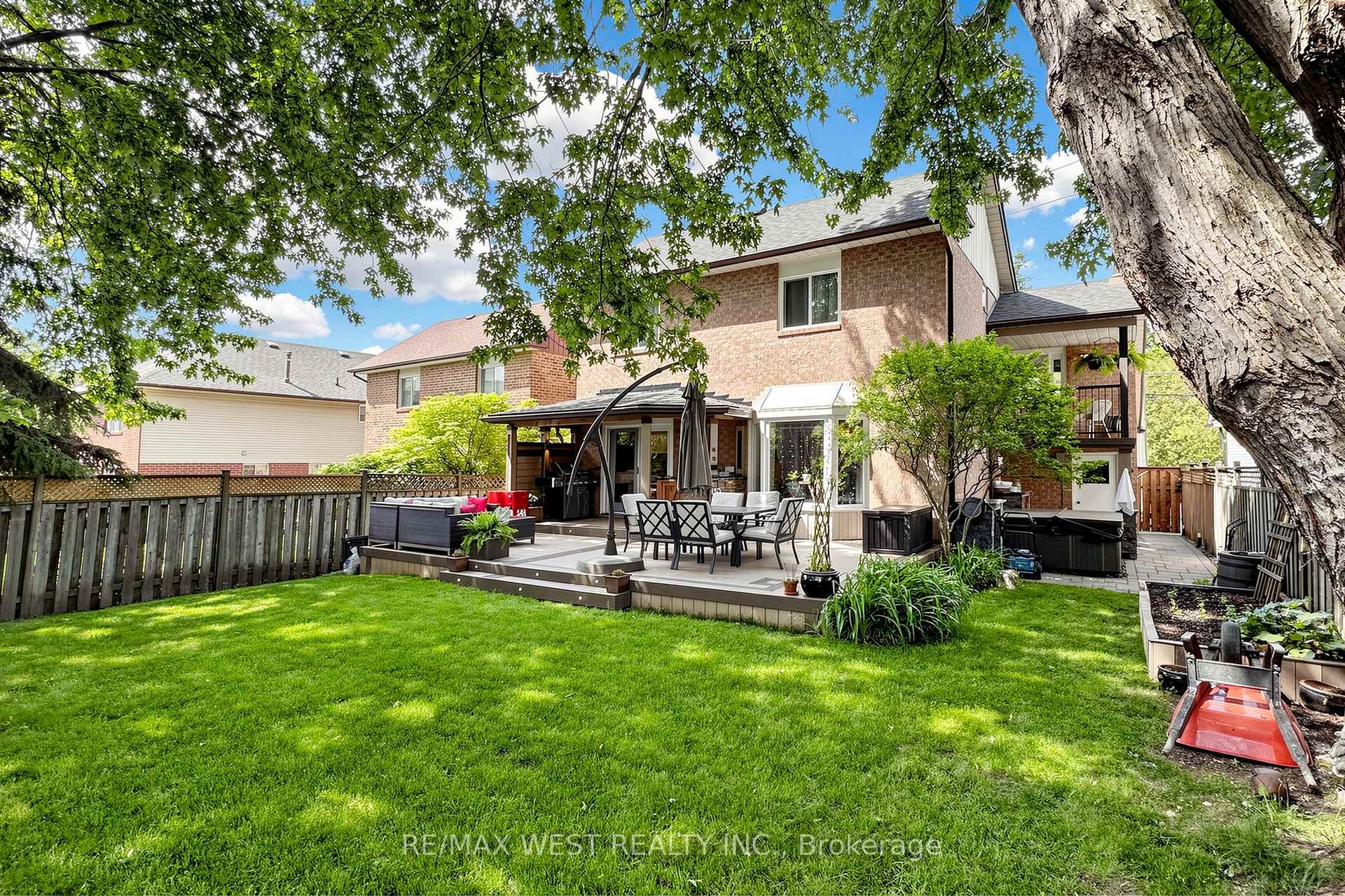Photo 37 of 1931 Fairport Road, Pickering, Dunbarton — HOMEH