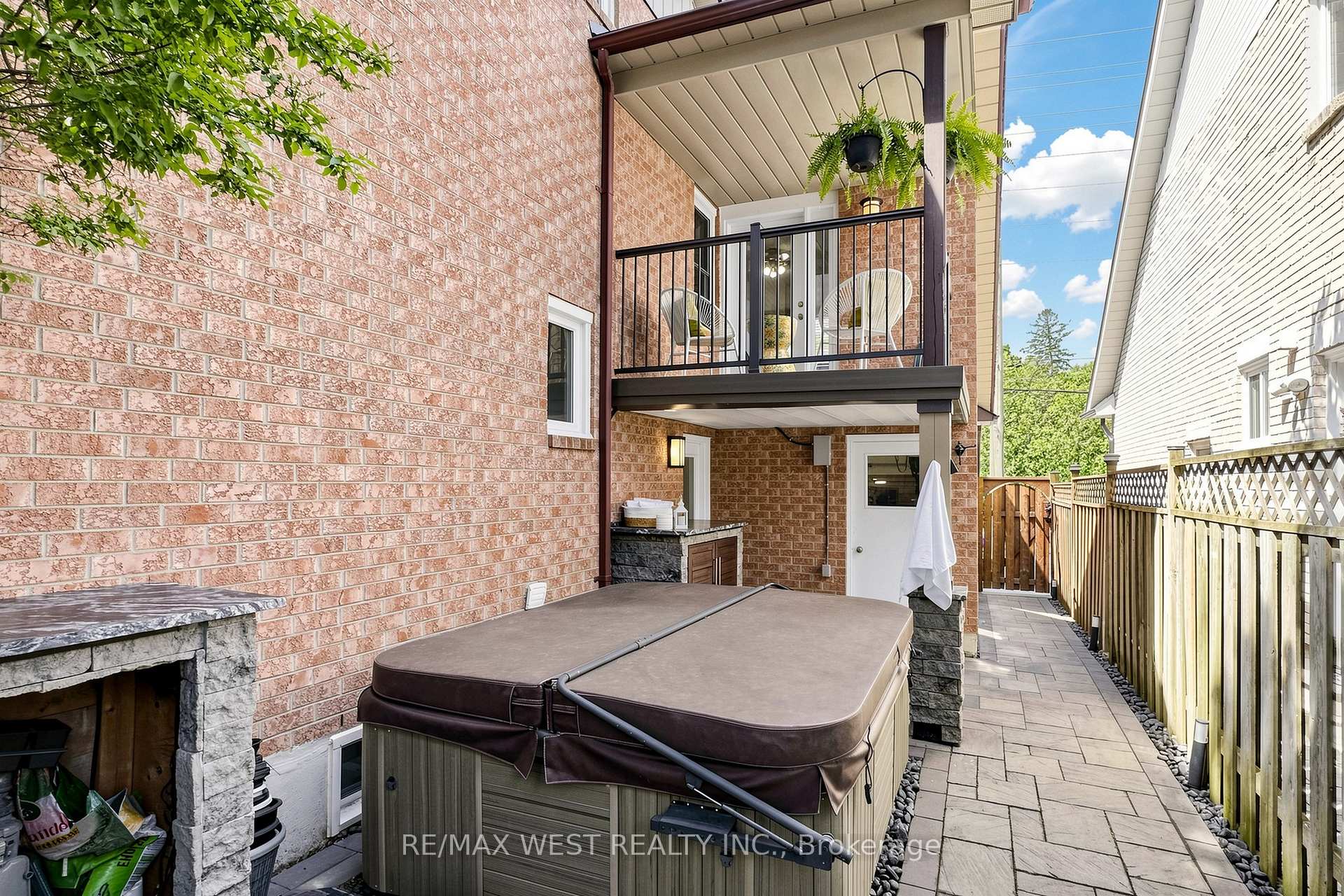 Photo 40 of 1931 Fairport Road, Pickering, Dunbarton — HOMEH