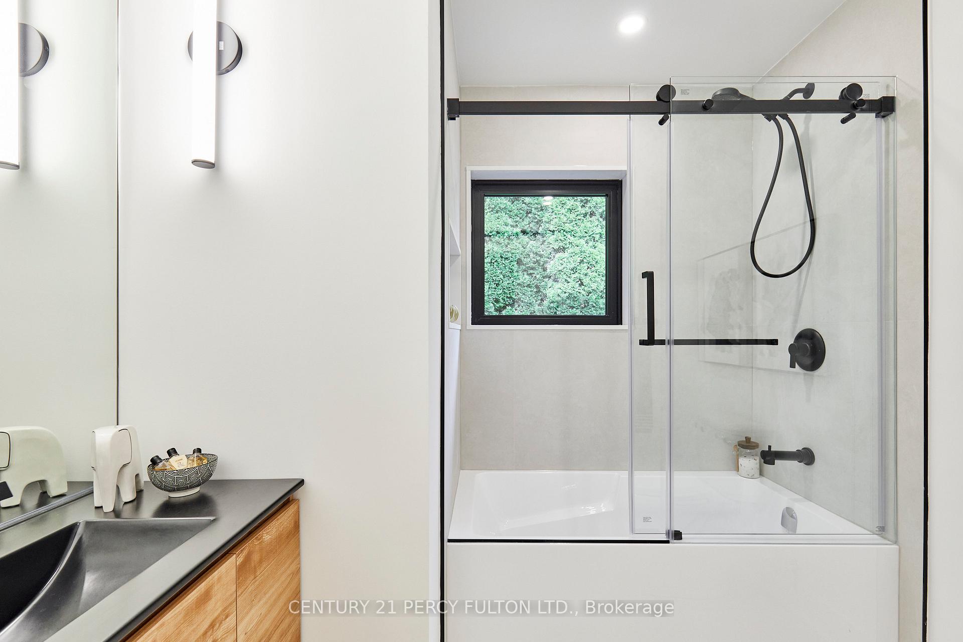 Photo 17 of 56 Broadlands Boulevard, North York, Parkwoods-Donalda — HOMEH