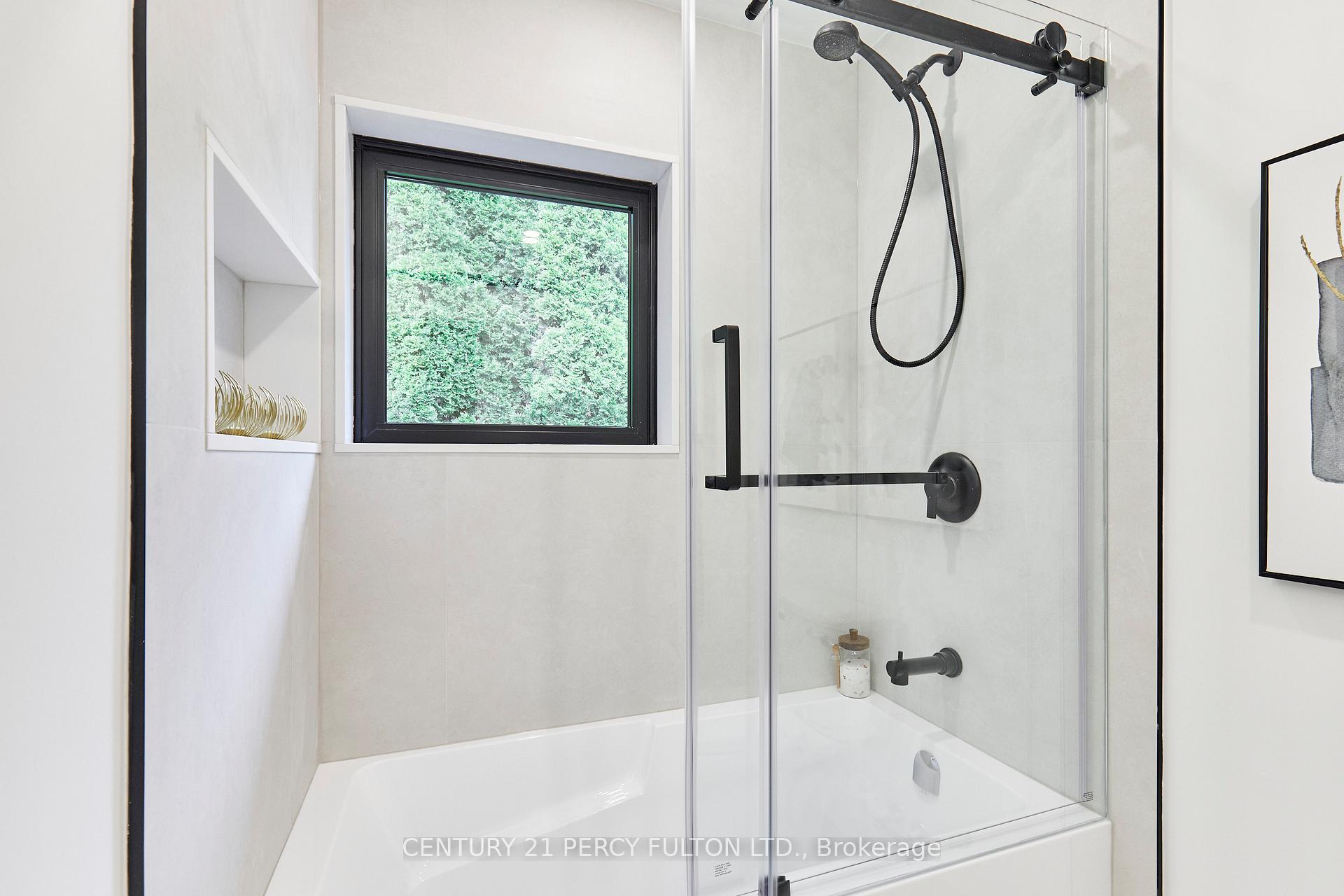 Photo 18 of 56 Broadlands Boulevard, North York, Parkwoods-Donalda — HOMEH