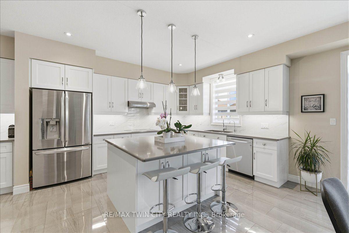 Photo 4 of 787 Snowberry Court, Waterloo, Columbia Forest/Clair Hills — HOMEH