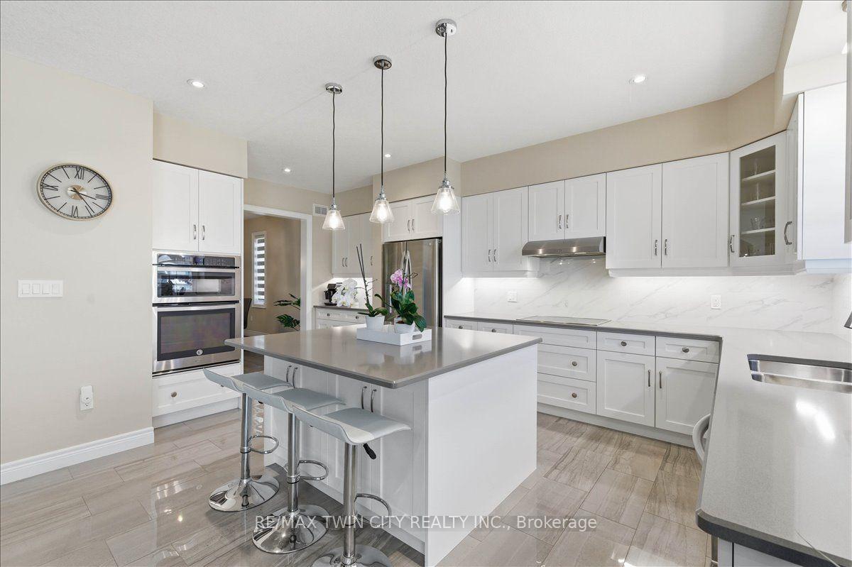 Photo 6 of 787 Snowberry Court, Waterloo, Columbia Forest/Clair Hills — HOMEH