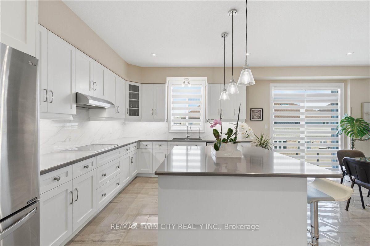 Photo 7 of 787 Snowberry Court, Waterloo, Columbia Forest/Clair Hills — HOMEH