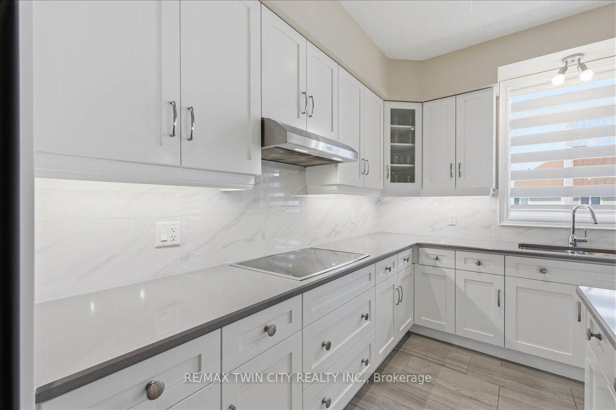 Photo 8 of 787 Snowberry Court, Waterloo, Columbia Forest/Clair Hills — HOMEH