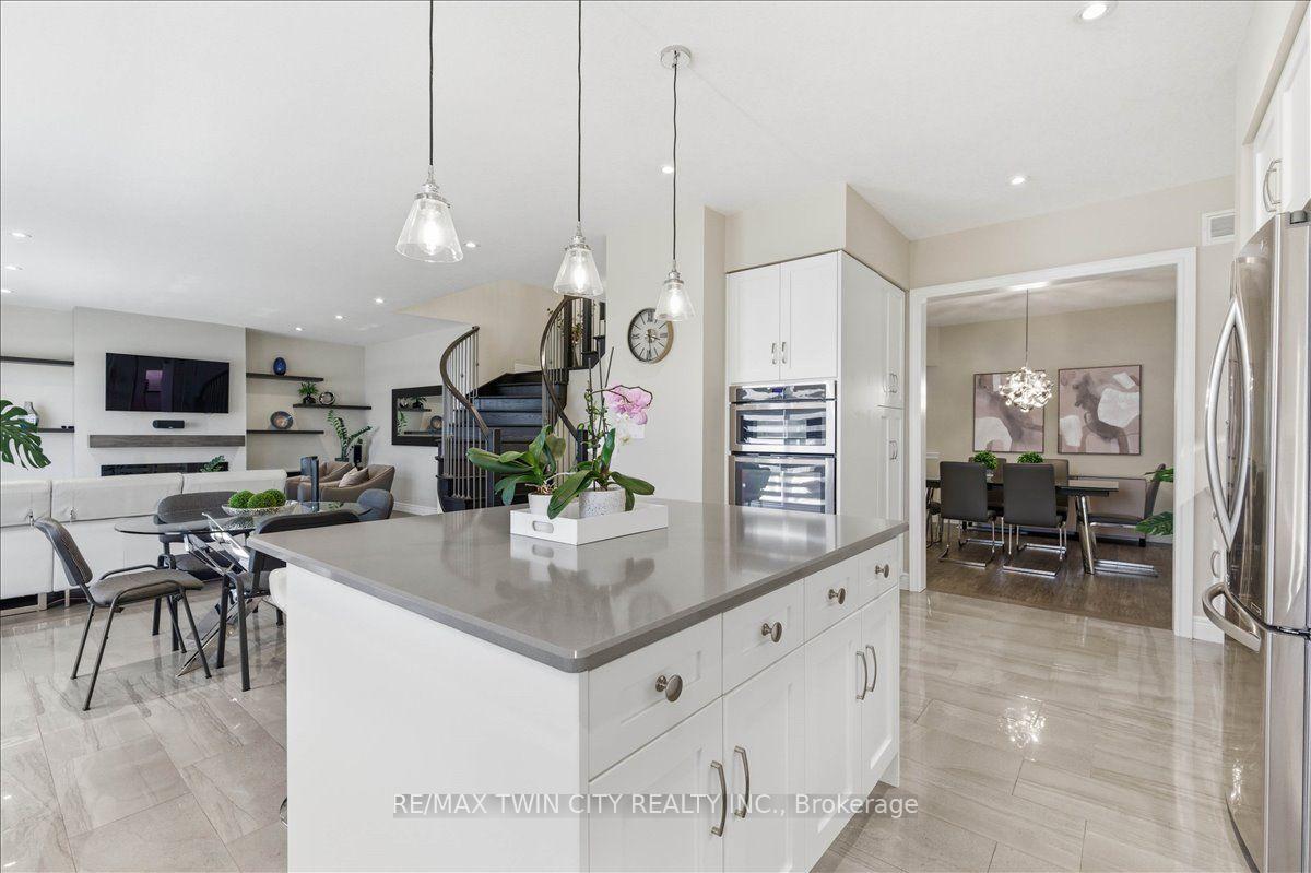 Photo 9 of 787 Snowberry Court, Waterloo, Columbia Forest/Clair Hills — HOMEH