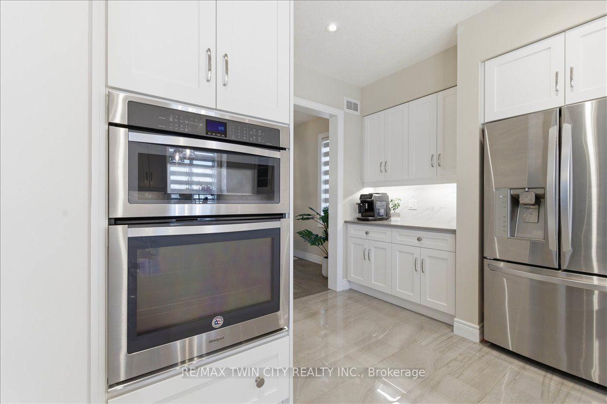 Photo 10 of 787 Snowberry Court, Waterloo, Columbia Forest/Clair Hills — HOMEH