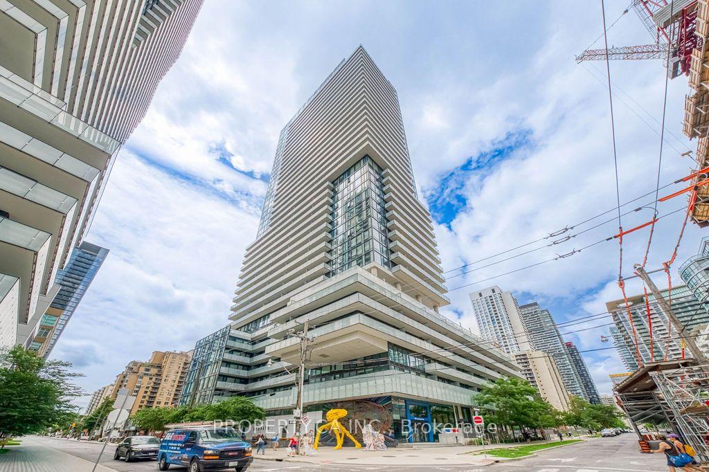 Photo 2 of Unit 3205, 161 Roehampton Avenue, Toronto, Mount Pleasant West — HOMEH