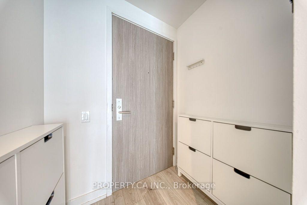 Photo 6 of Unit 3205, 161 Roehampton Avenue, Toronto, Mount Pleasant West — HOMEH