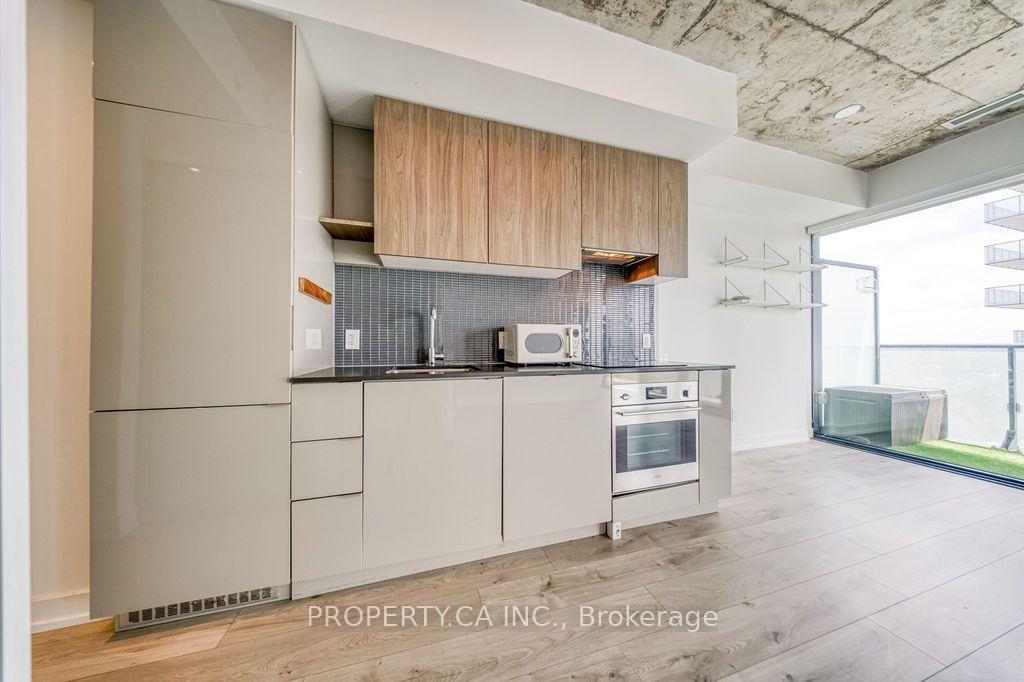 Photo 8 of Unit 3205, 161 Roehampton Avenue, Toronto, Mount Pleasant West — HOMEH