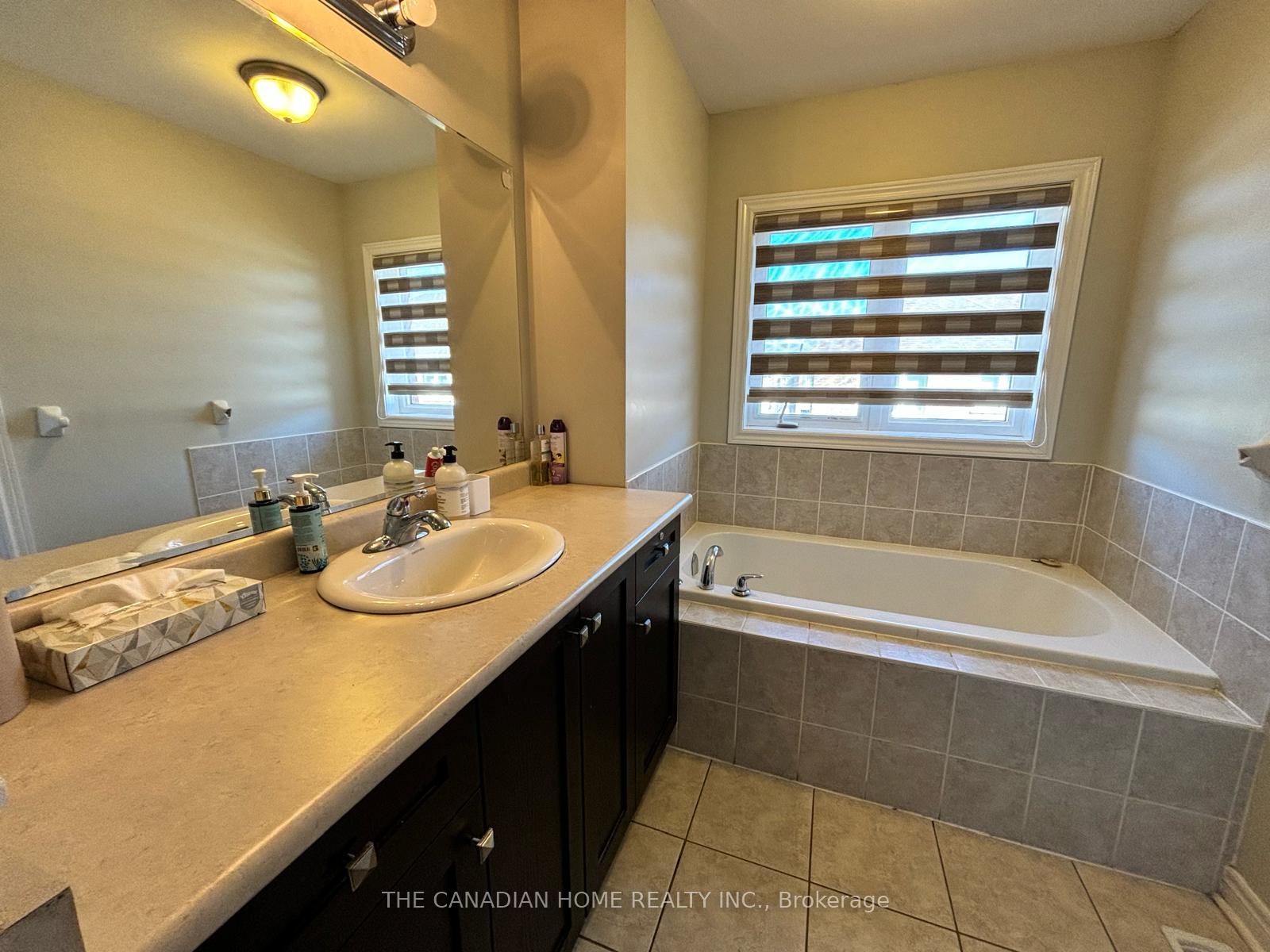 Photo 6 of 17 Merrybrook Trail, Brampton, Northwest Brampton — HOMEH