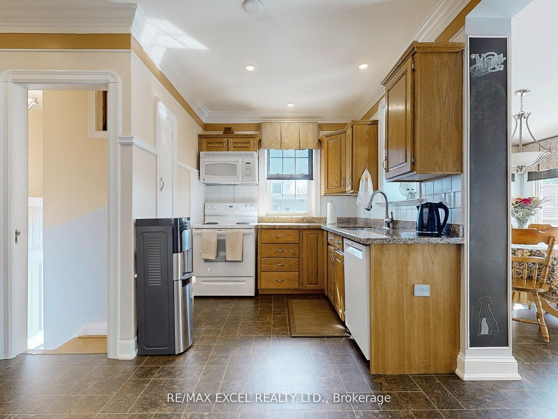 Photo 11 of 341 Richmond Street E, Oshawa, O'Neill — HOMEH