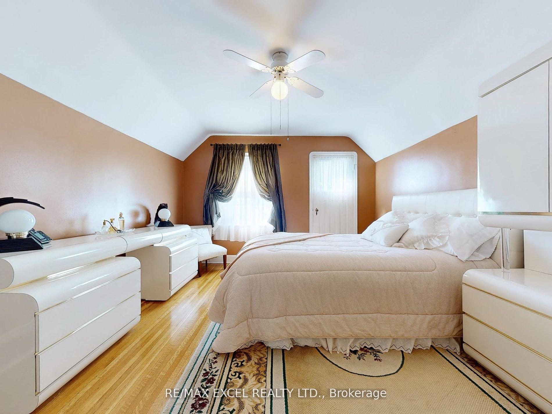 Photo 24 of 341 Richmond Street E, Oshawa, O'Neill — HOMEH