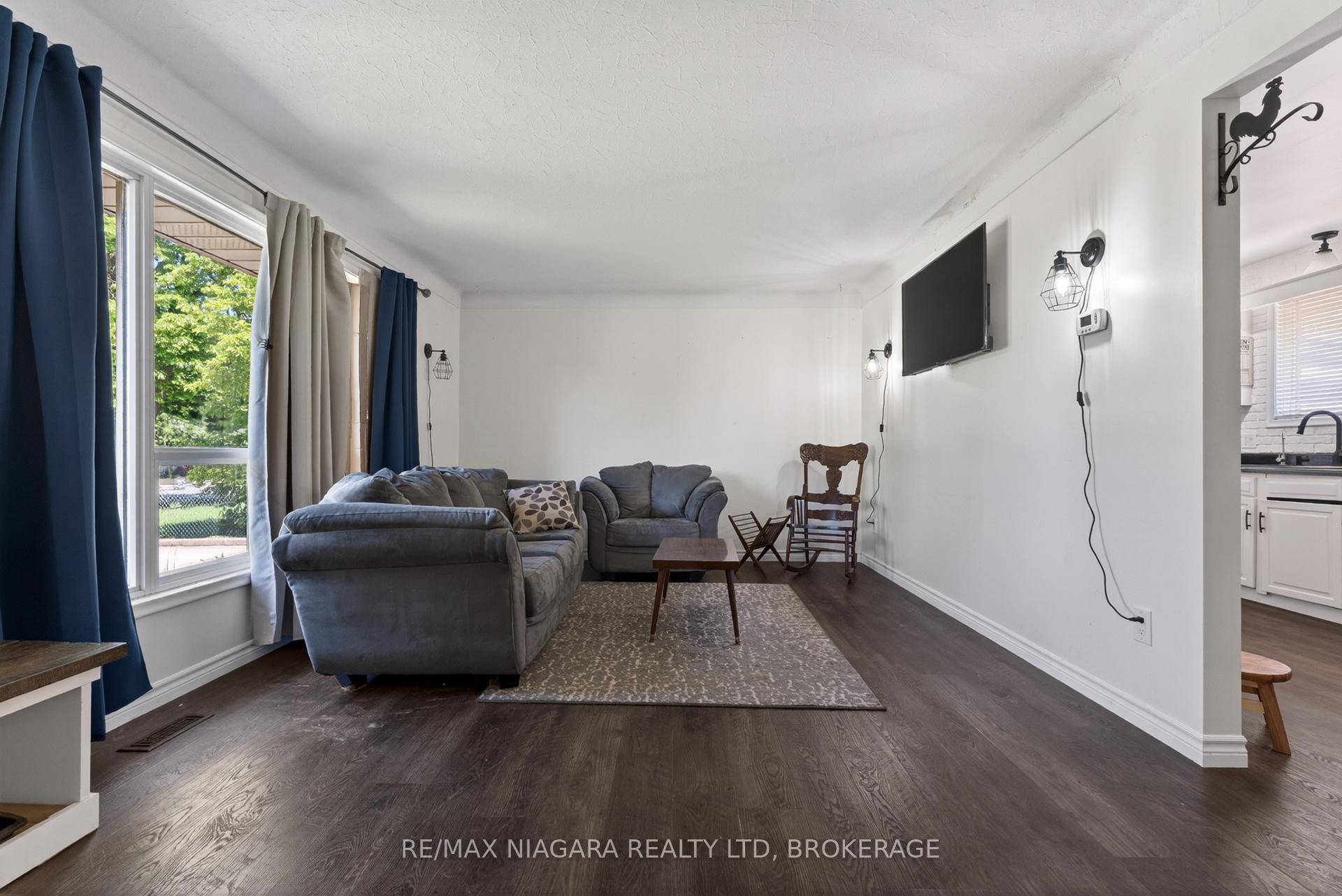 Photo 7 of 414 Bunting Road, St. Catharines, Carlton/Bunting — HOMEH