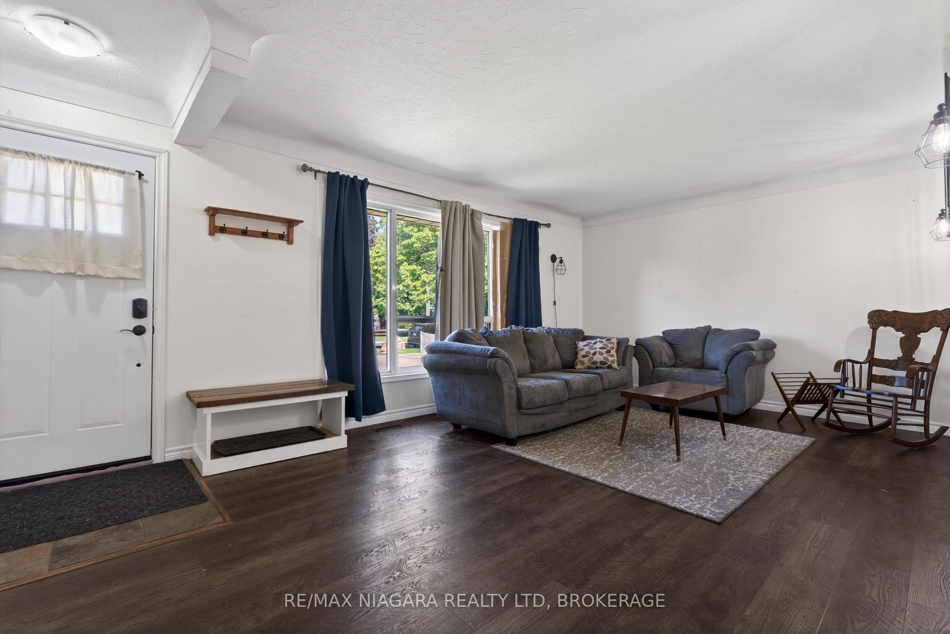 Photo 8 of 414 Bunting Road, St. Catharines, Carlton/Bunting — HOMEH