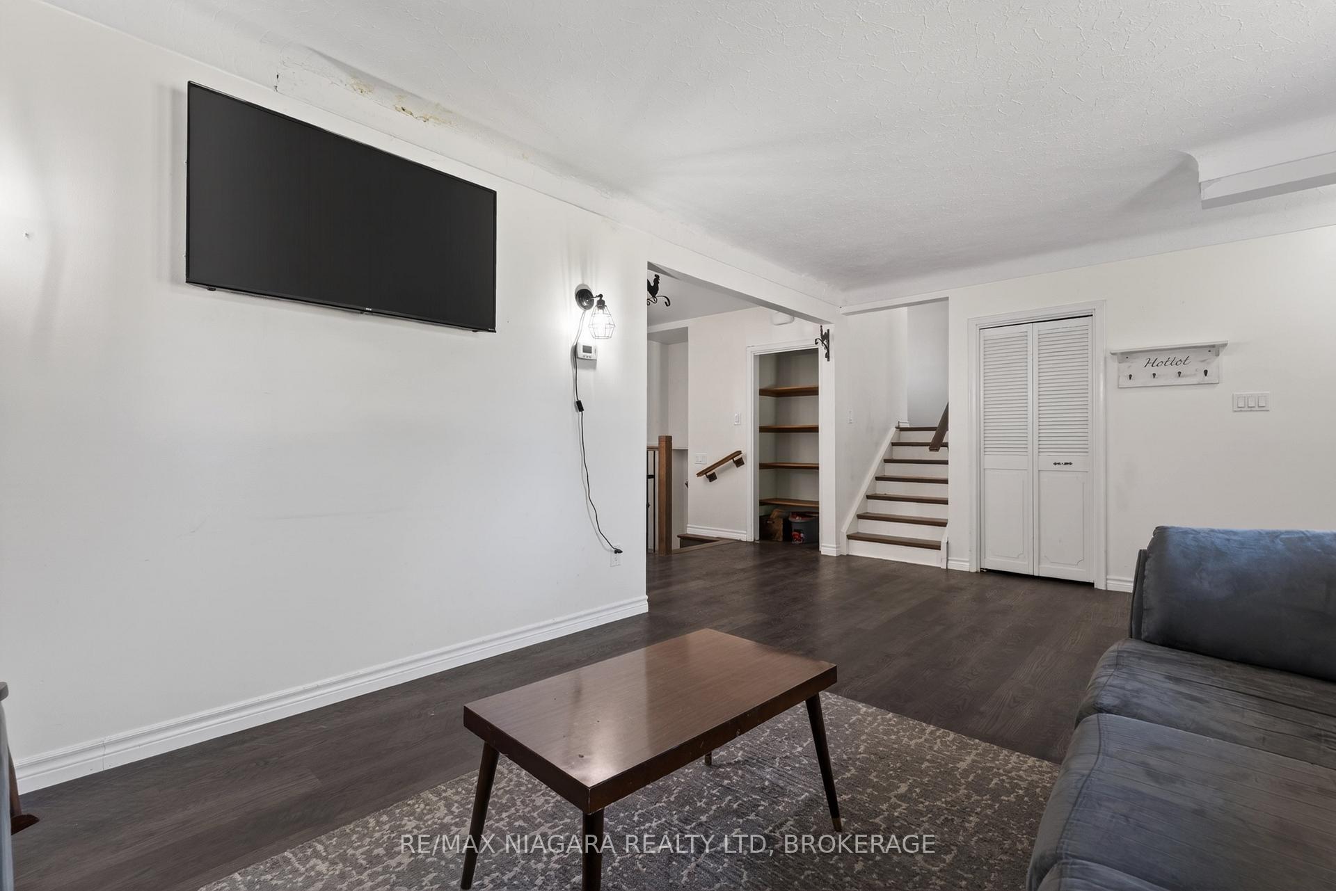 Photo 10 of 414 Bunting Road, St. Catharines, Carlton/Bunting — HOMEH