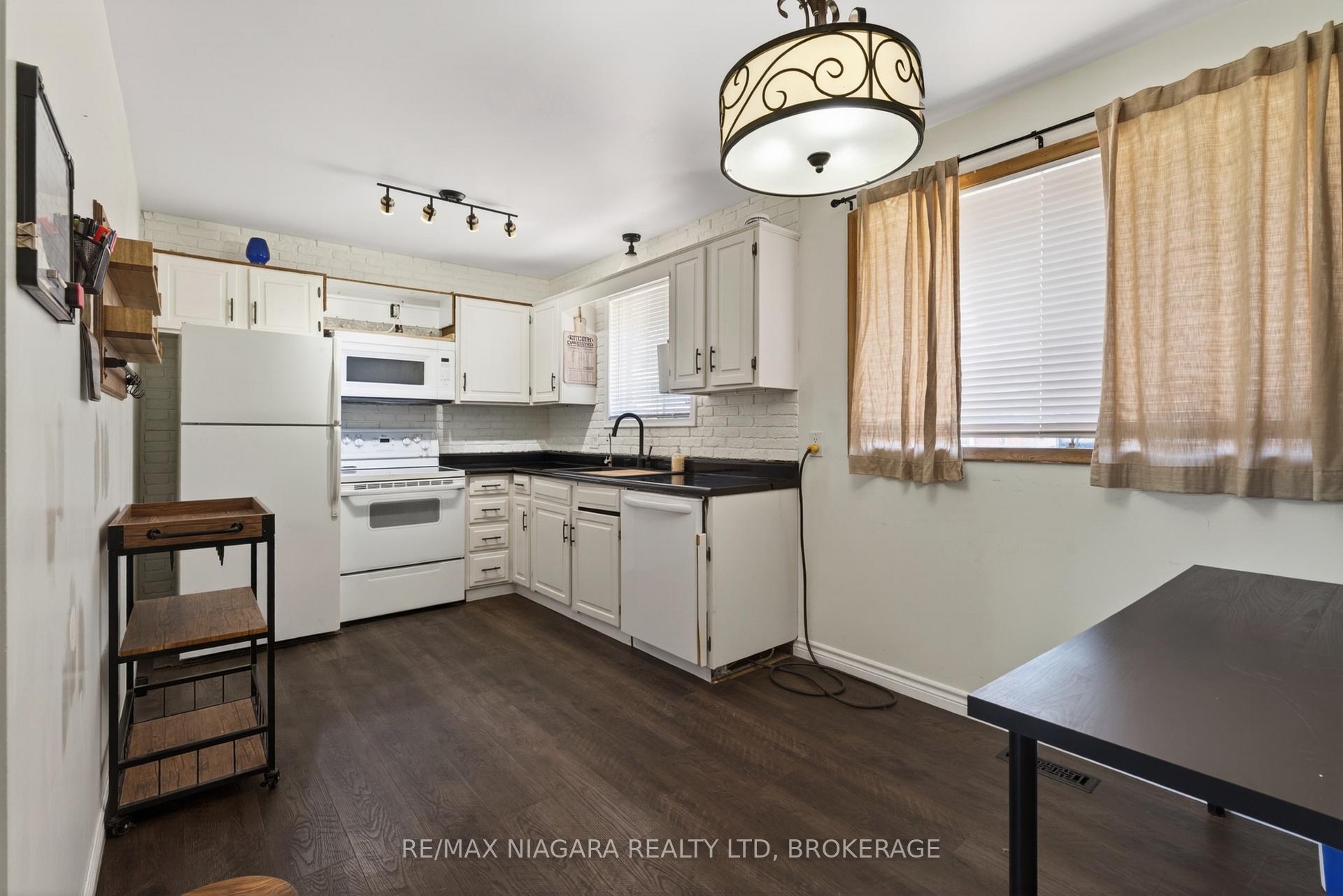 Photo 11 of 414 Bunting Road, St. Catharines, Carlton/Bunting — HOMEH