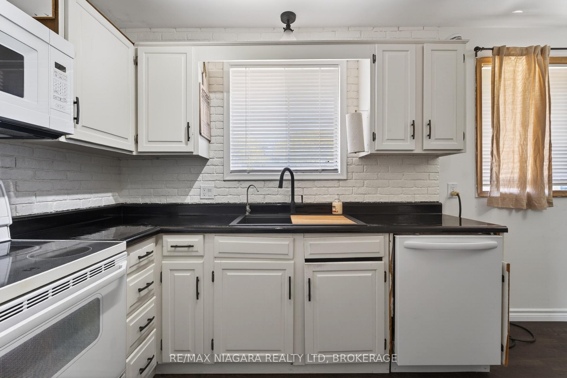 Photo 13 of 414 Bunting Road, St. Catharines, Carlton/Bunting — HOMEH