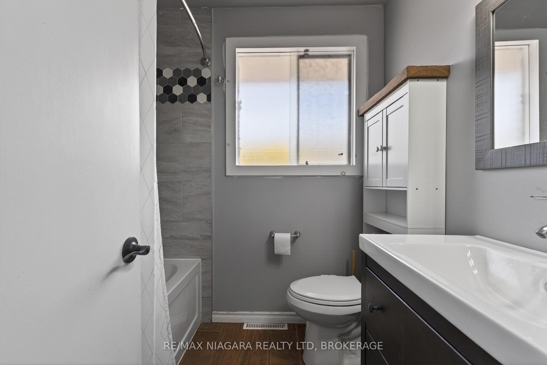 Photo 16 of 414 Bunting Road, St. Catharines, Carlton/Bunting — HOMEH