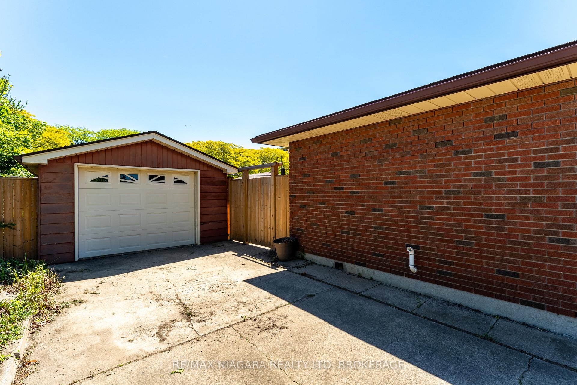 Photo 34 of 414 Bunting Road, St. Catharines, Carlton/Bunting — HOMEH
