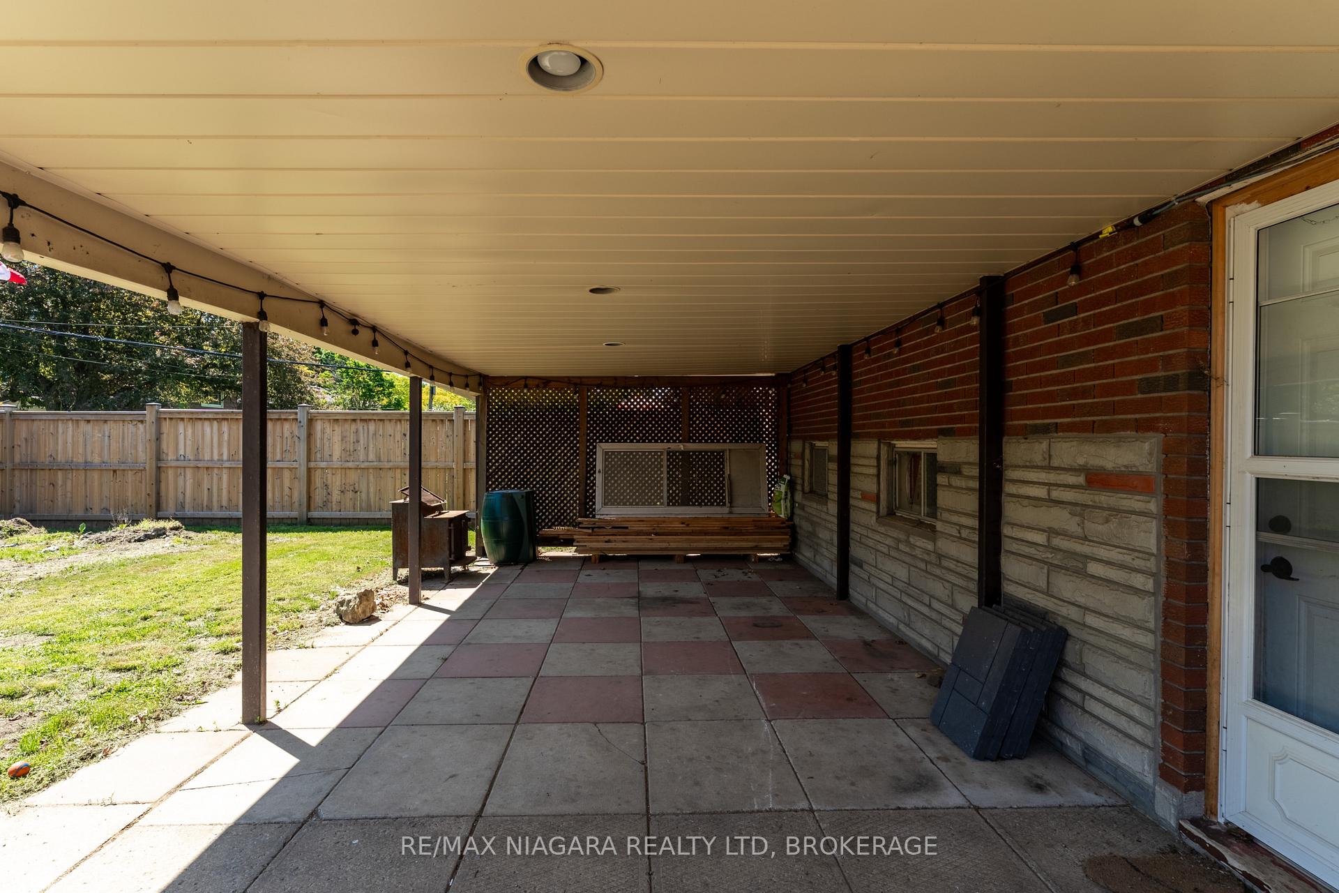 Photo 40 of 414 Bunting Road, St. Catharines, Carlton/Bunting — HOMEH