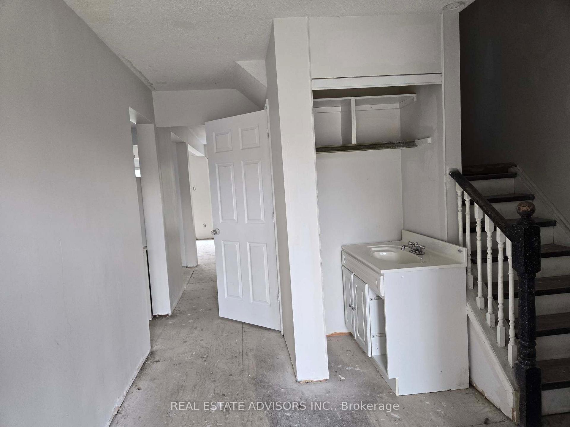 Photo 3 of 238 Braymore Boulevard, Scarborough, Rouge — HOMEH