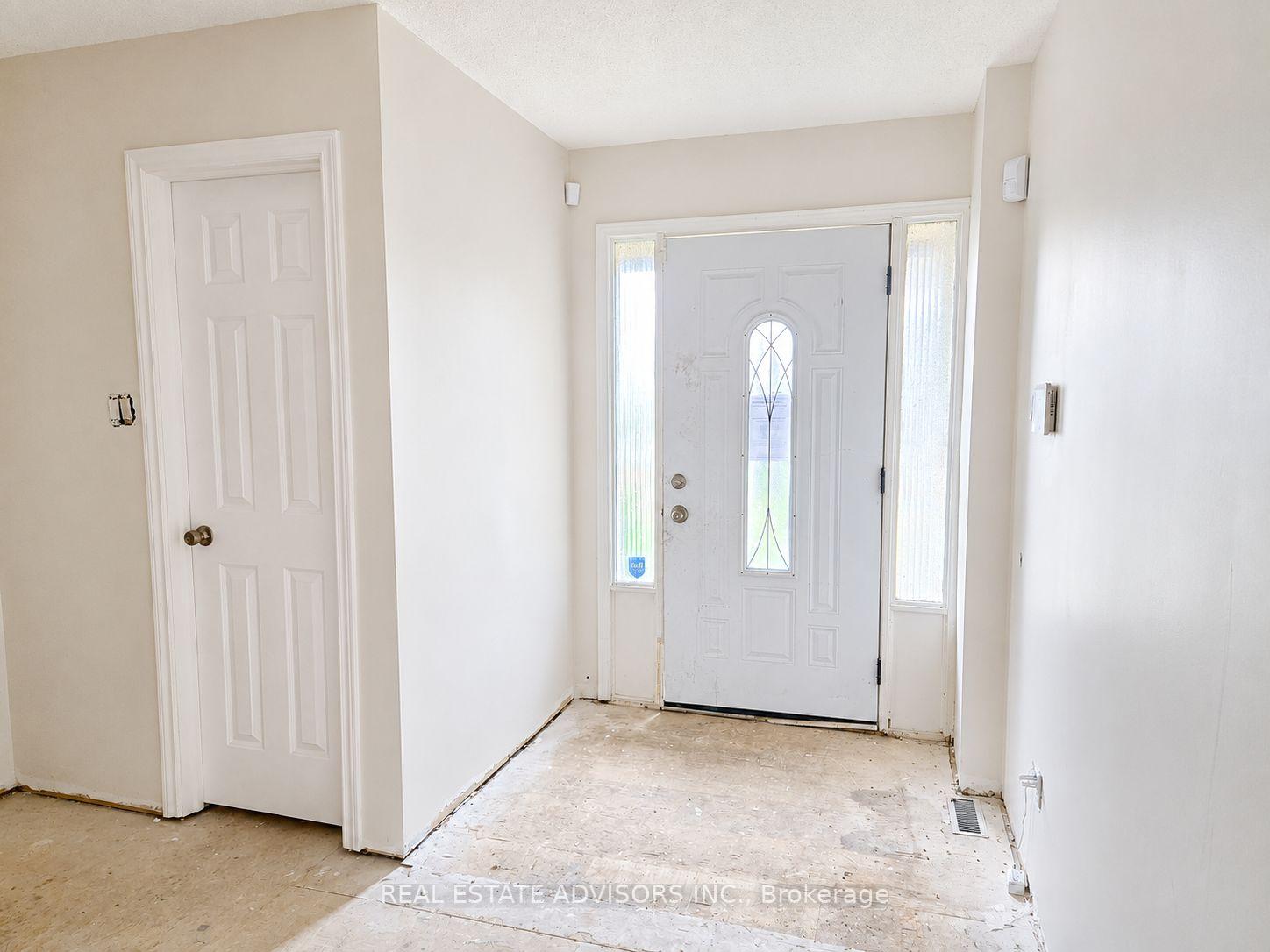 Photo 4 of 238 Braymore Boulevard, Scarborough, Rouge — HOMEH