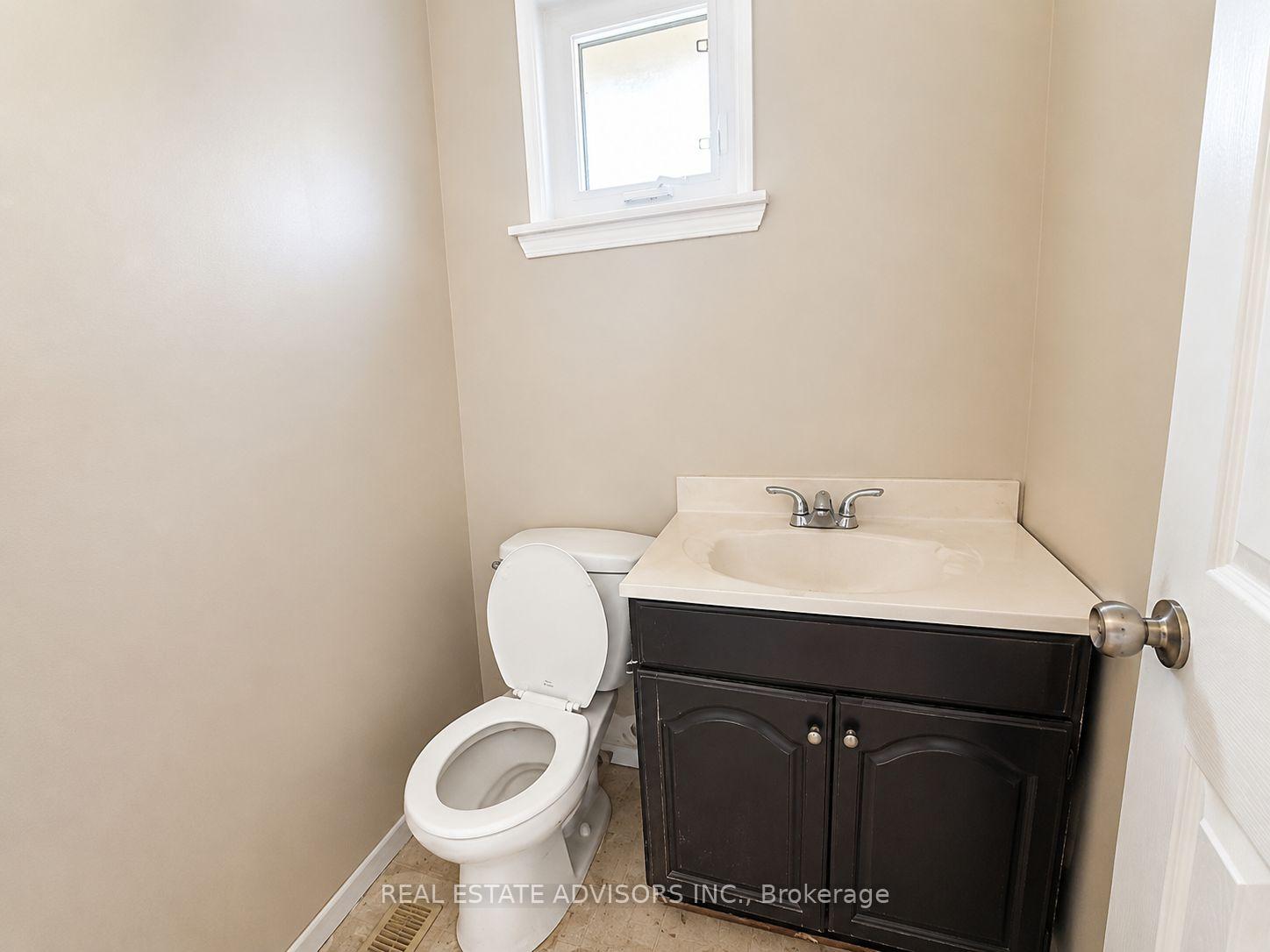 Photo 5 of 238 Braymore Boulevard, Scarborough, Rouge — HOMEH