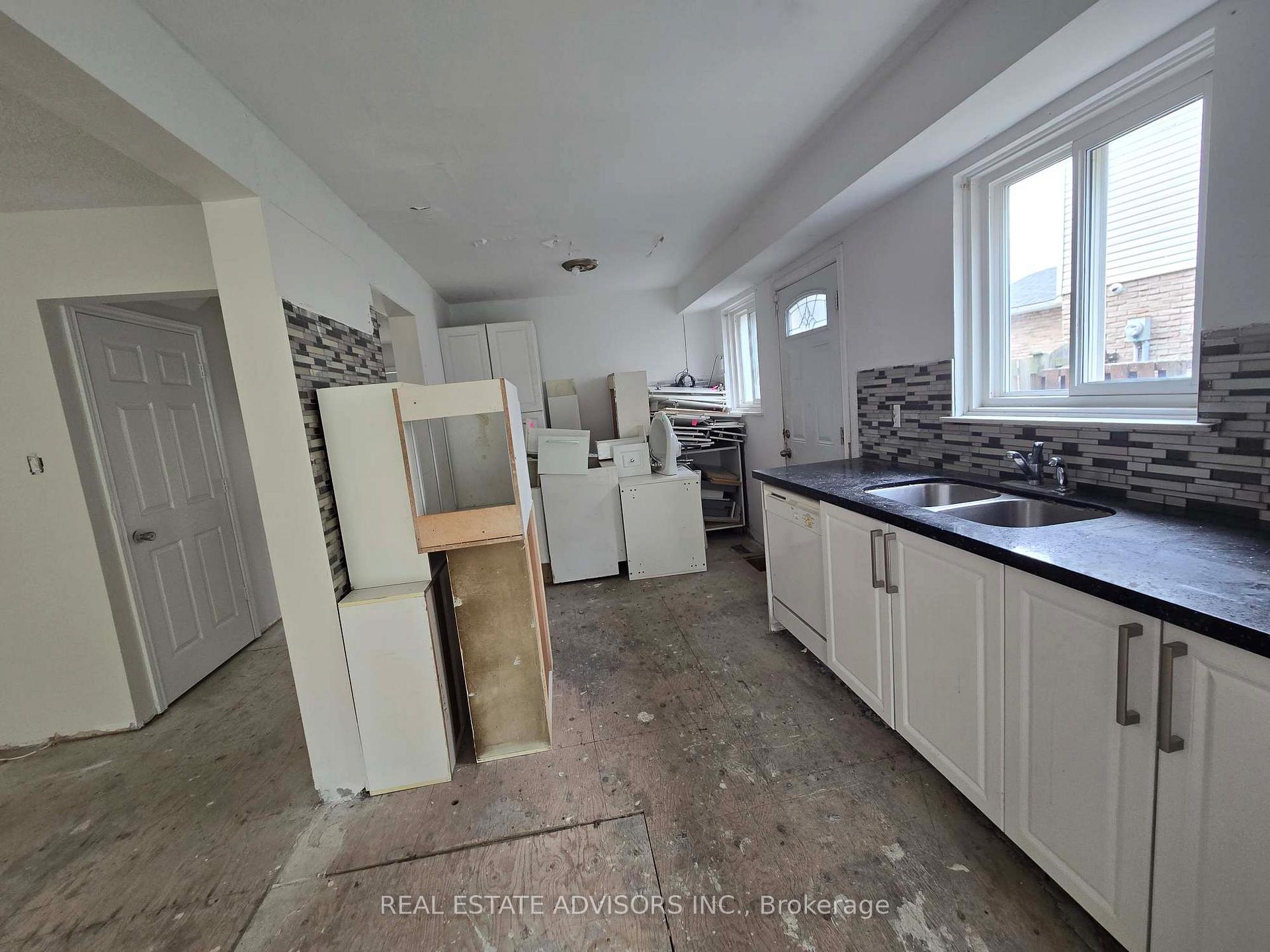 Photo 6 of 238 Braymore Boulevard, Scarborough, Rouge — HOMEH