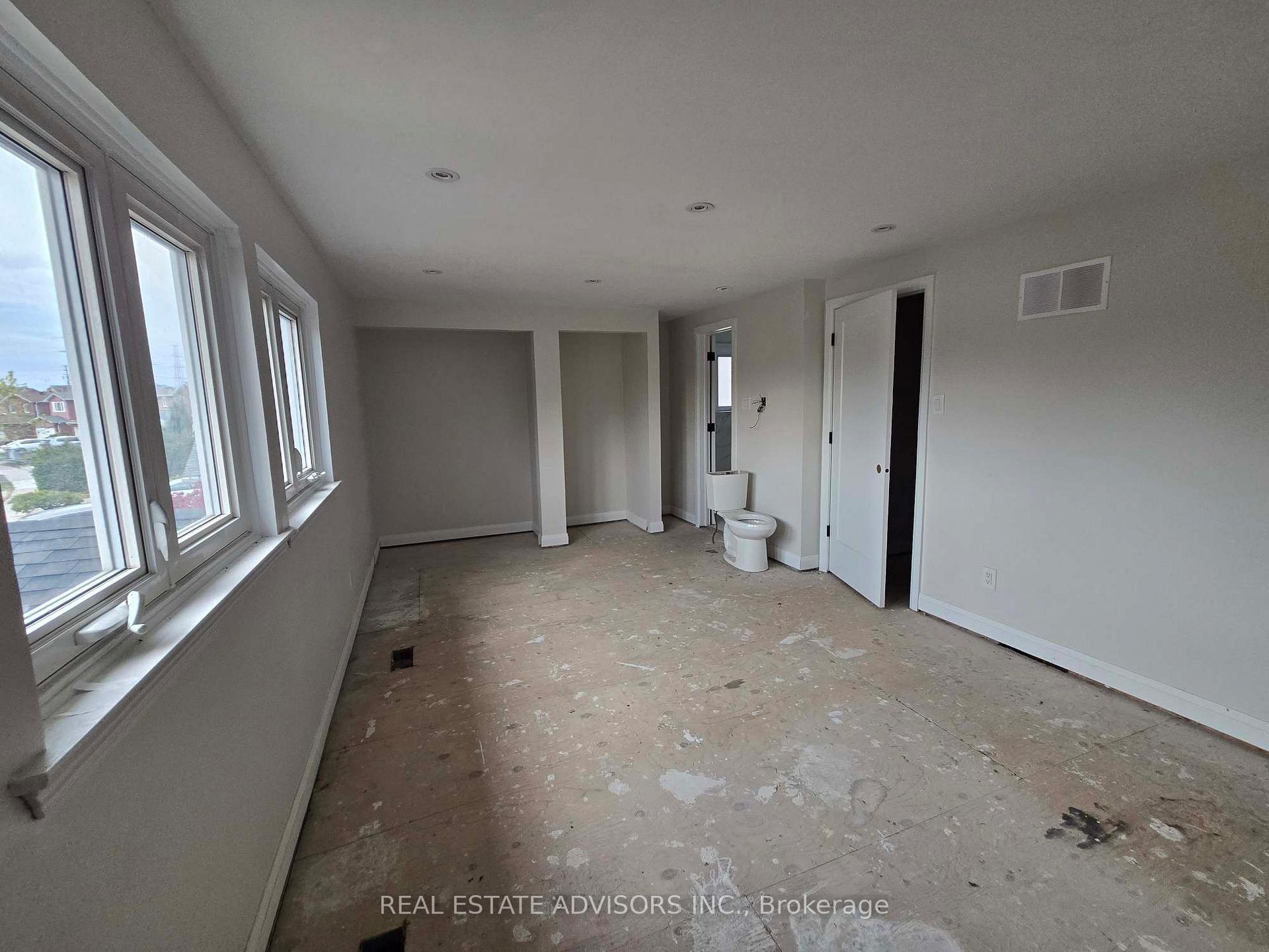 Photo 10 of 238 Braymore Boulevard, Scarborough, Rouge — HOMEH