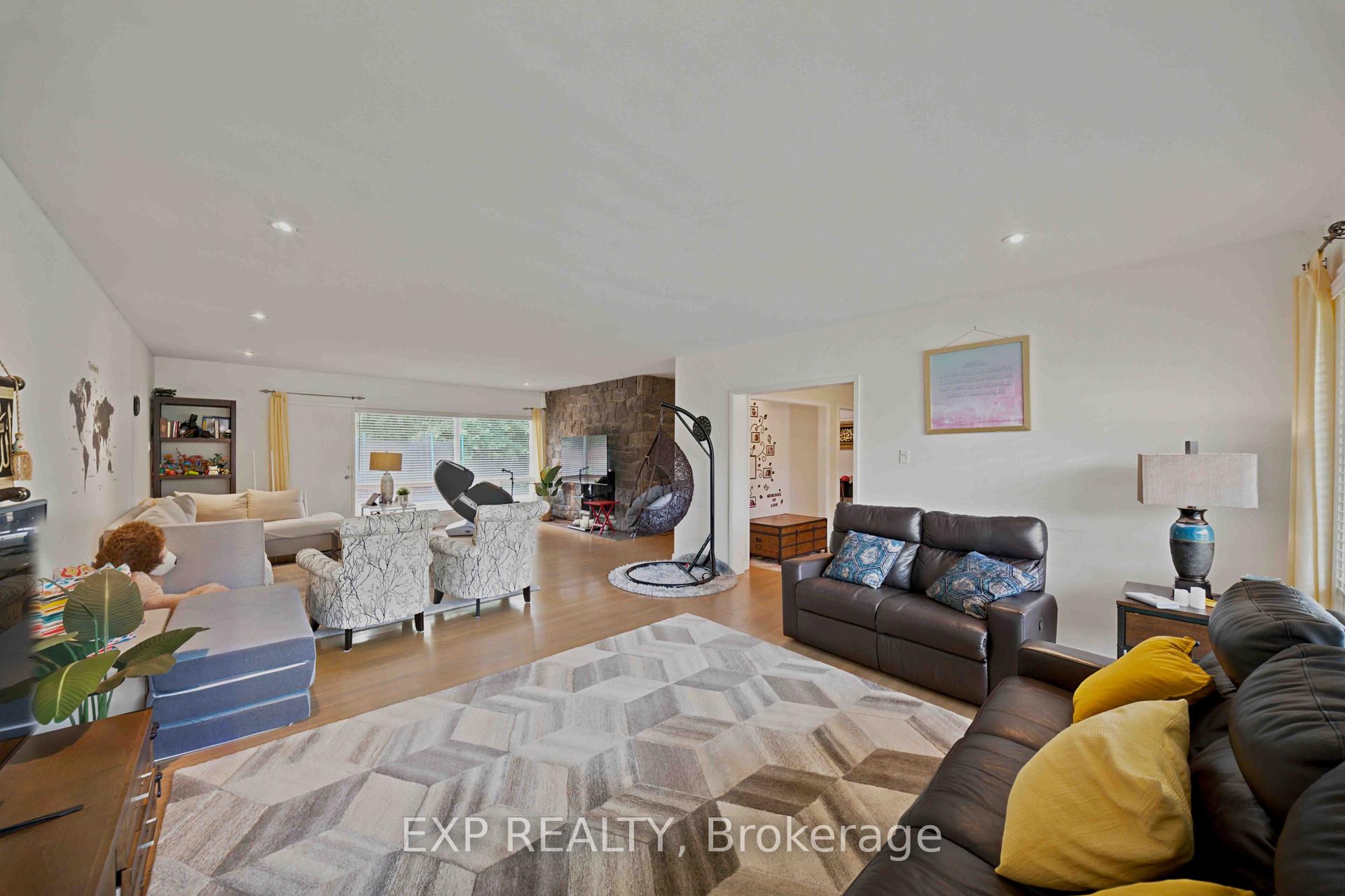 Photo 7 of 304 Roger Road, Ottawa, Alta Vista/Faircrest Heights — HOMEH