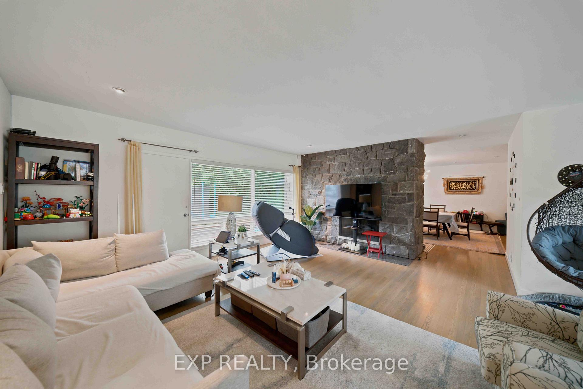 Photo 8 of 304 Roger Road, Ottawa, Alta Vista/Faircrest Heights — HOMEH