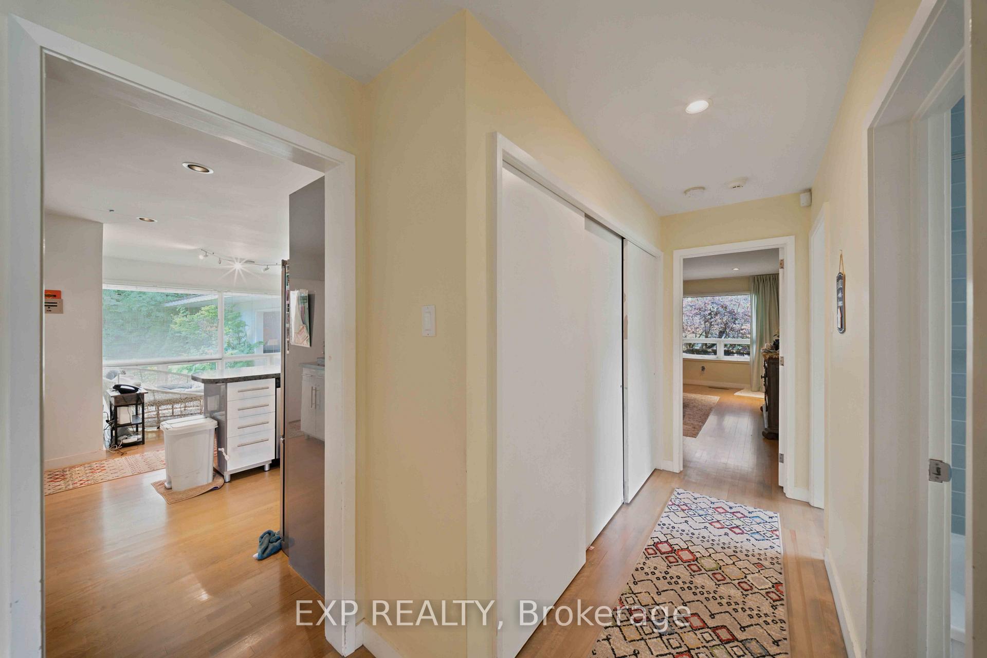 Photo 11 of 304 Roger Road, Ottawa, Alta Vista/Faircrest Heights — HOMEH