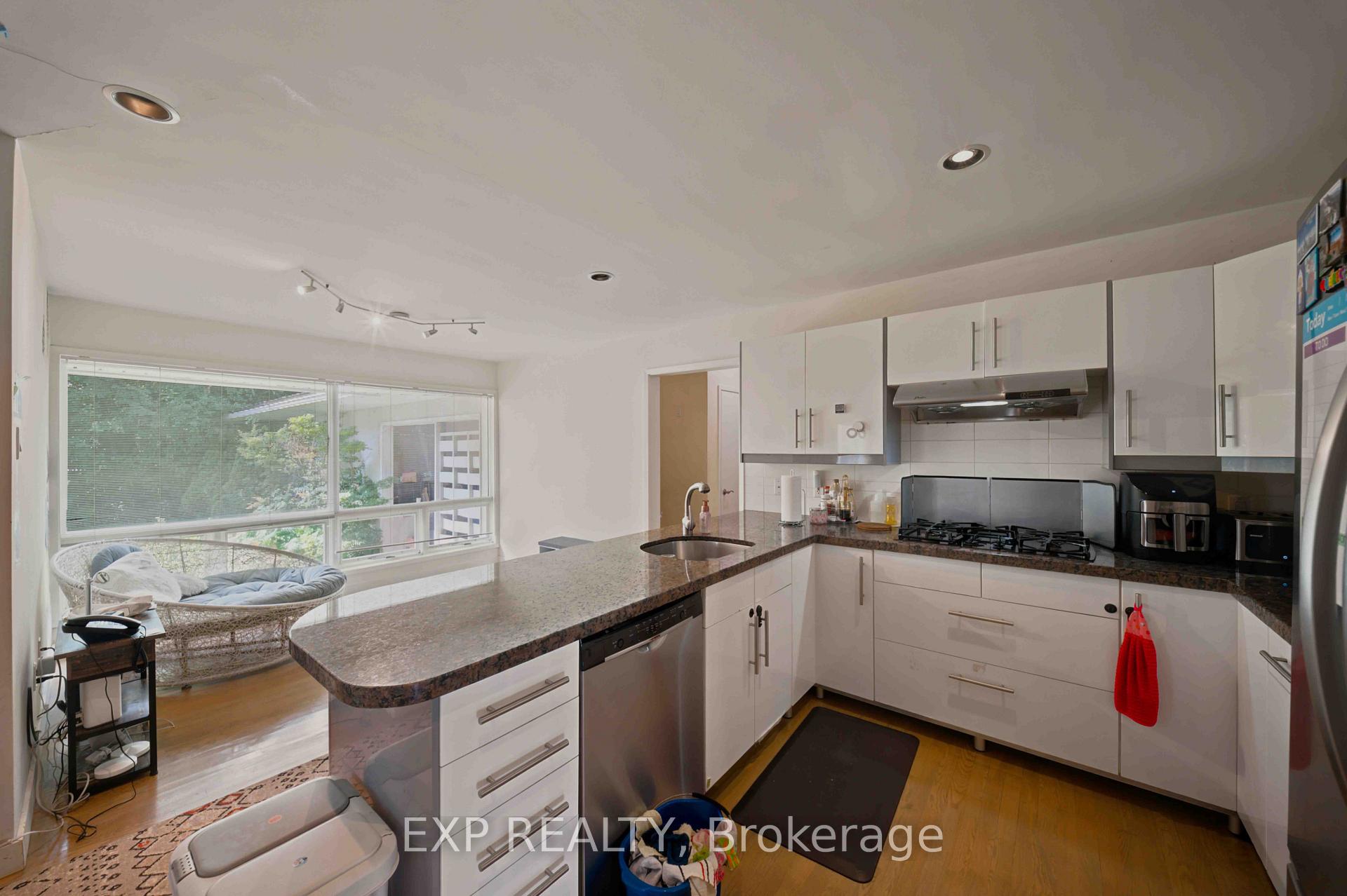 Photo 12 of 304 Roger Road, Ottawa, Alta Vista/Faircrest Heights — HOMEH