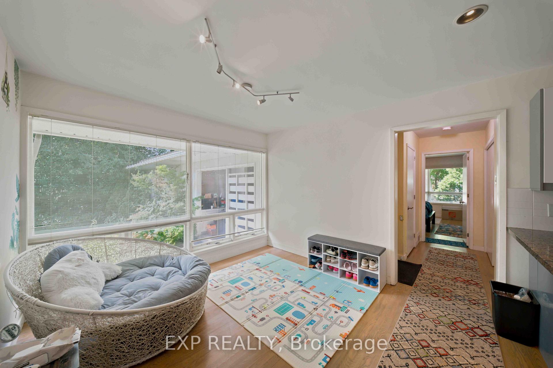 Photo 13 of 304 Roger Road, Ottawa, Alta Vista/Faircrest Heights — HOMEH