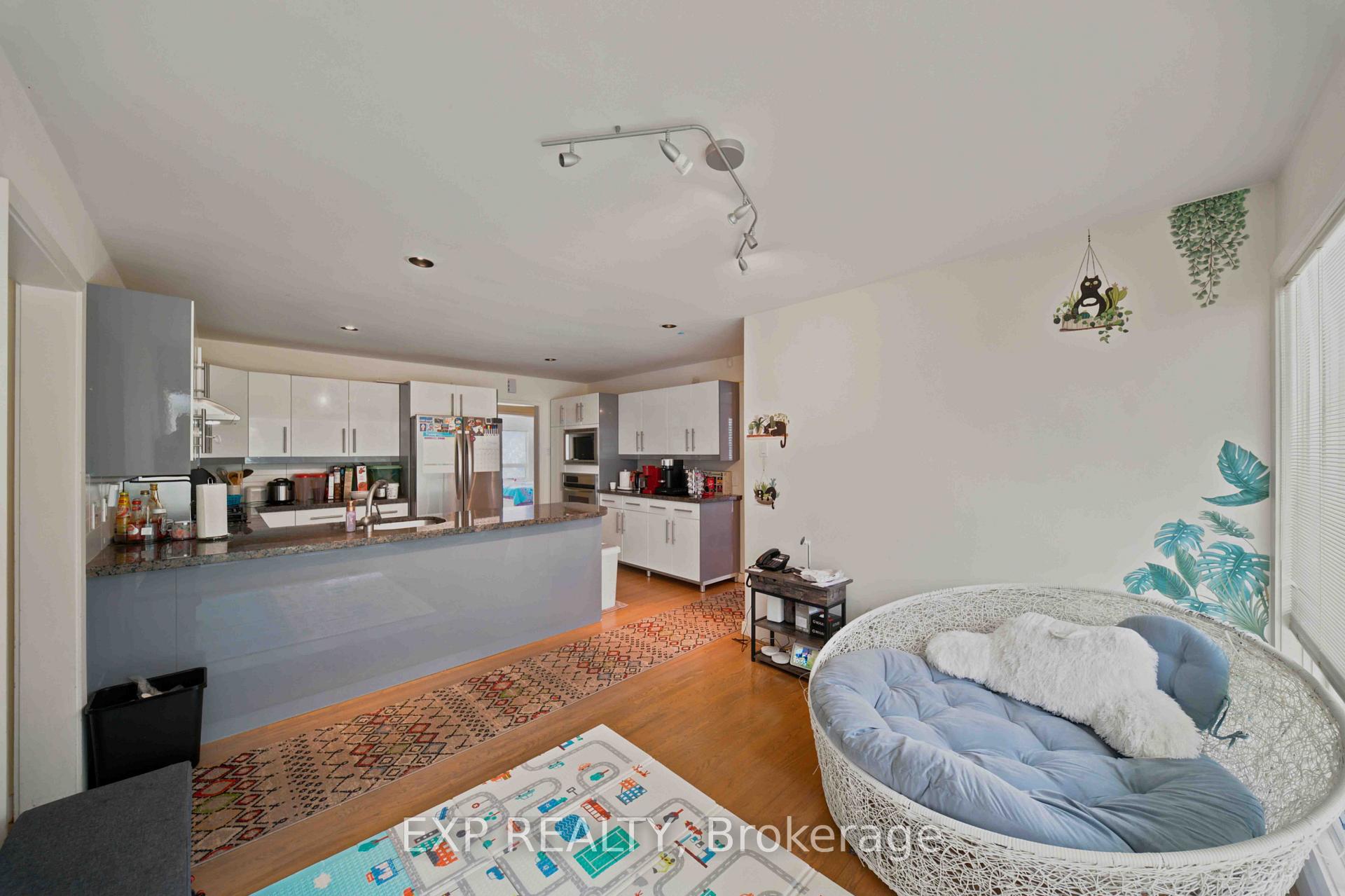 Photo 14 of 304 Roger Road, Ottawa, Alta Vista/Faircrest Heights — HOMEH