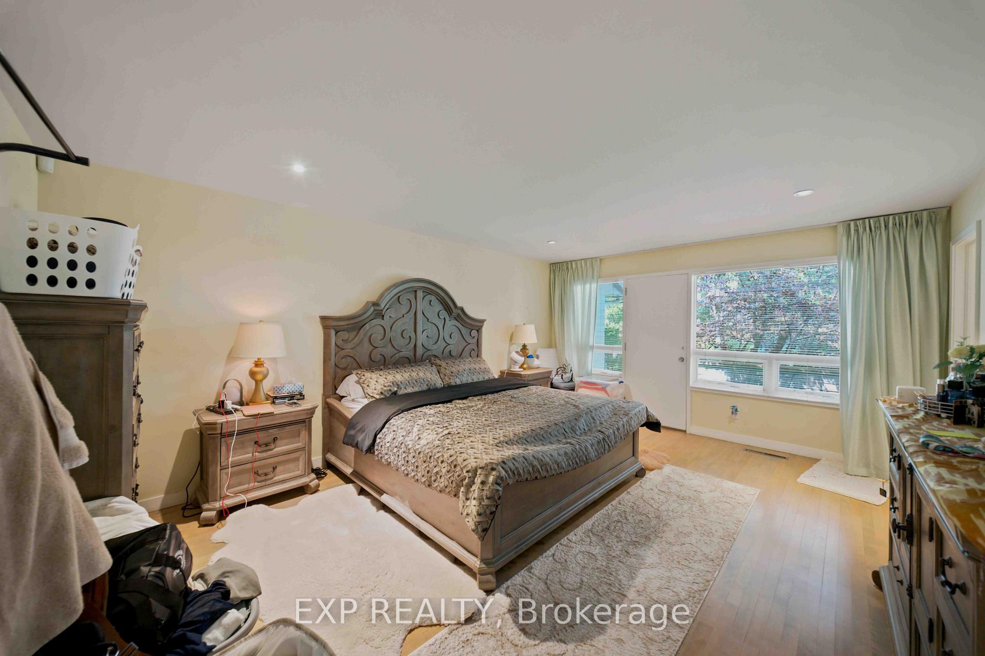 Photo 17 of 304 Roger Road, Ottawa, Alta Vista/Faircrest Heights — HOMEH