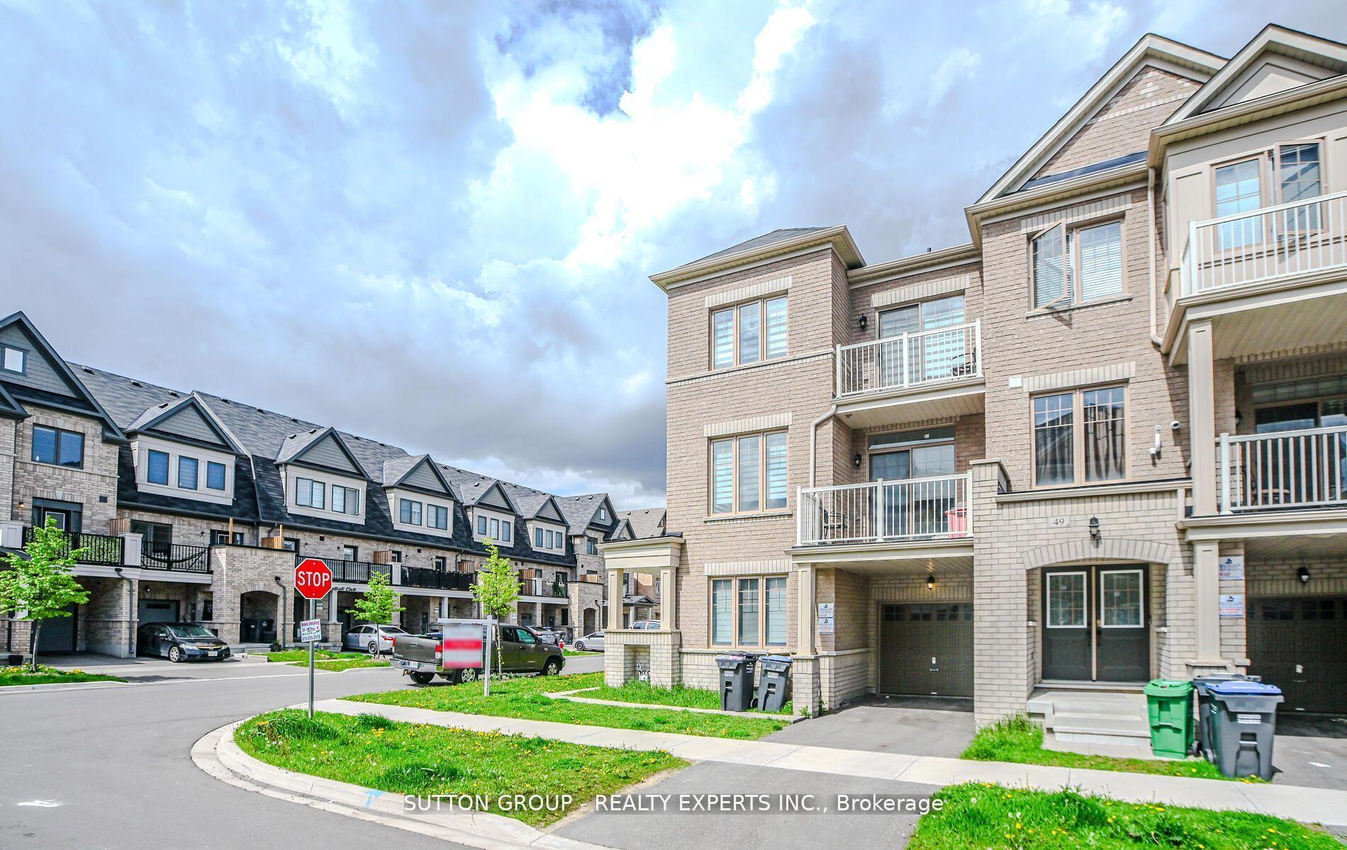 Photo 2 of 65 Fruitvale Circle, Brampton, Northwest Brampton — HOMEH