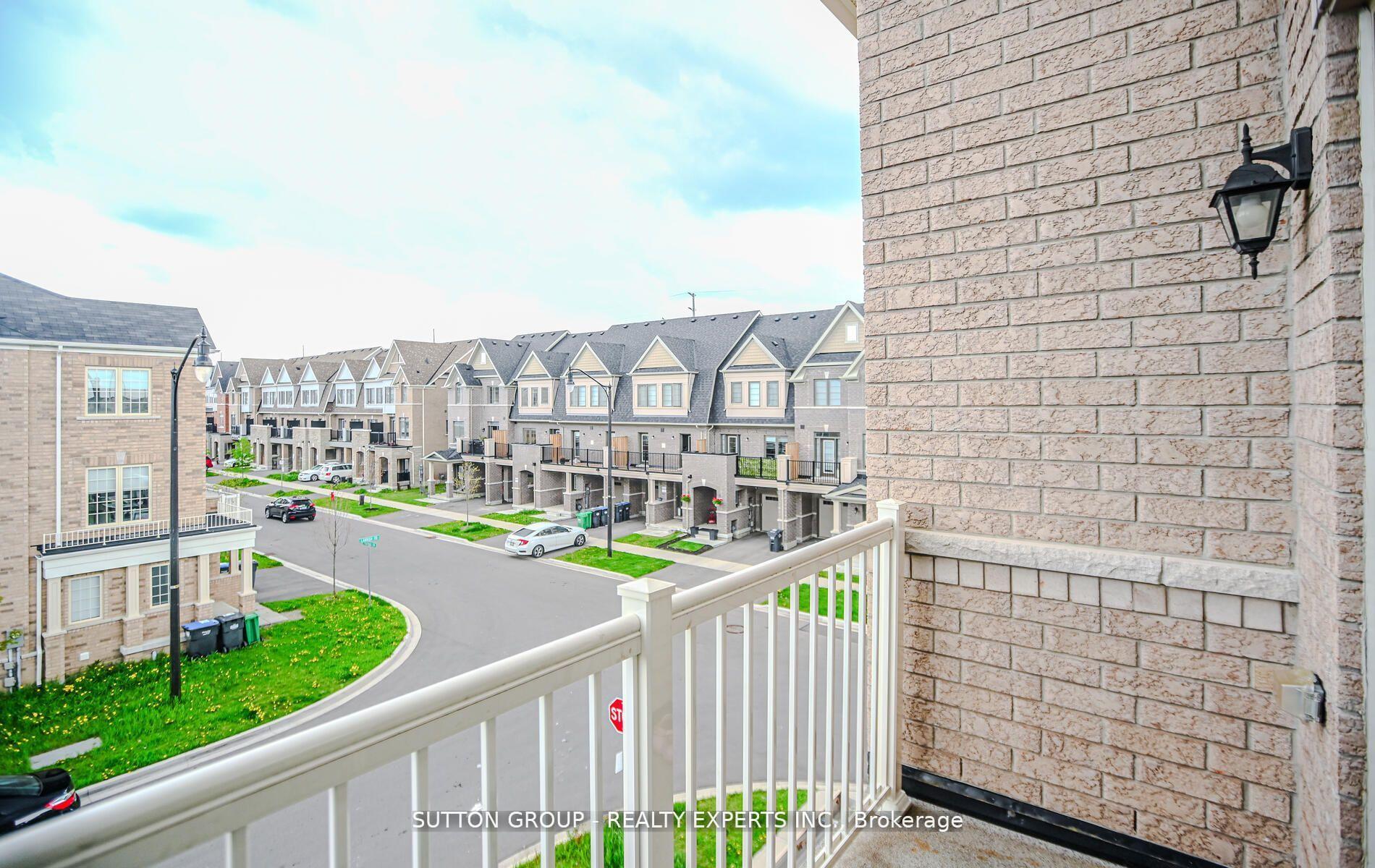 Photo 7 of 65 Fruitvale Circle, Brampton, Northwest Brampton — HOMEH