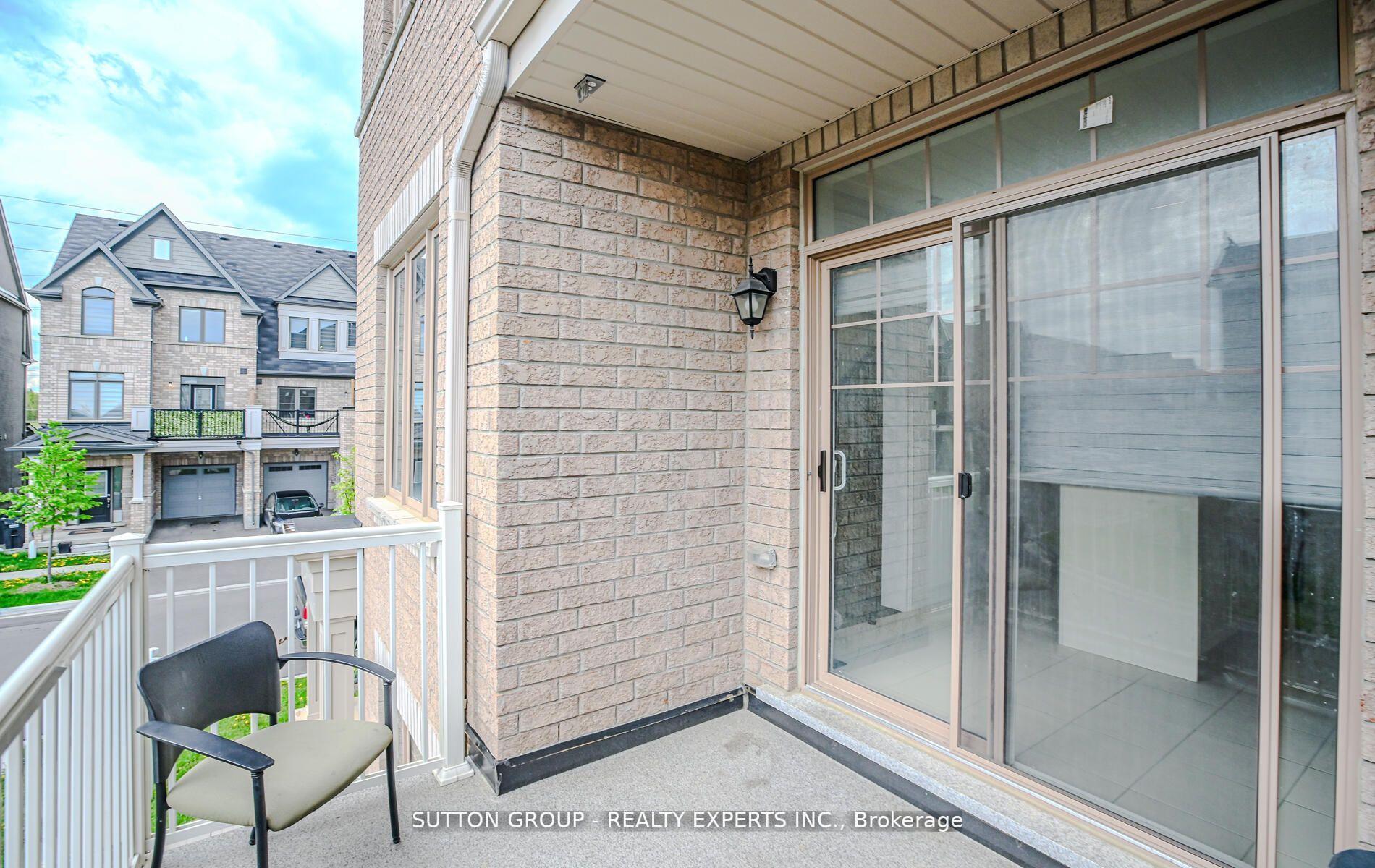 Photo 9 of 65 Fruitvale Circle, Brampton, Northwest Brampton — HOMEH