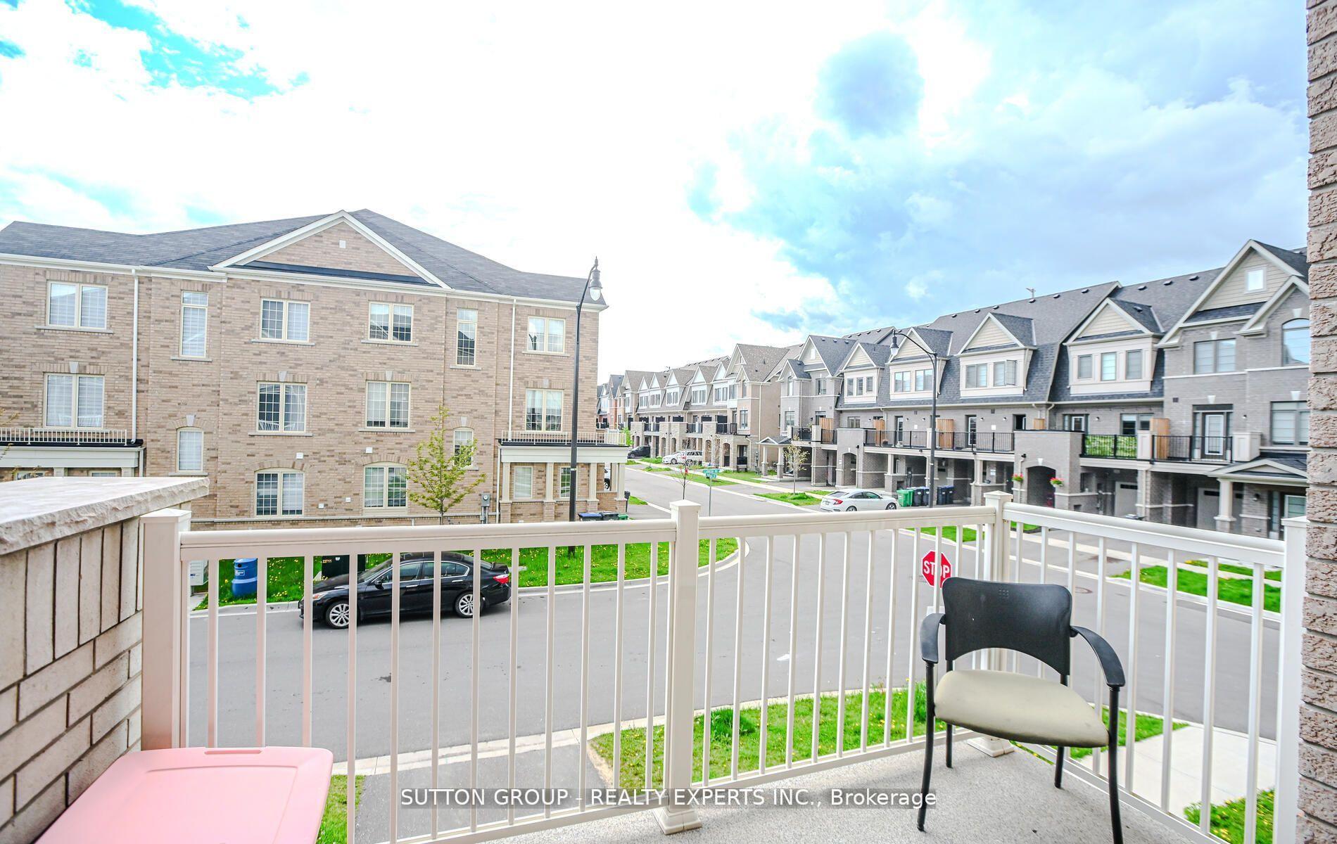 Photo 10 of 65 Fruitvale Circle, Brampton, Northwest Brampton — HOMEH