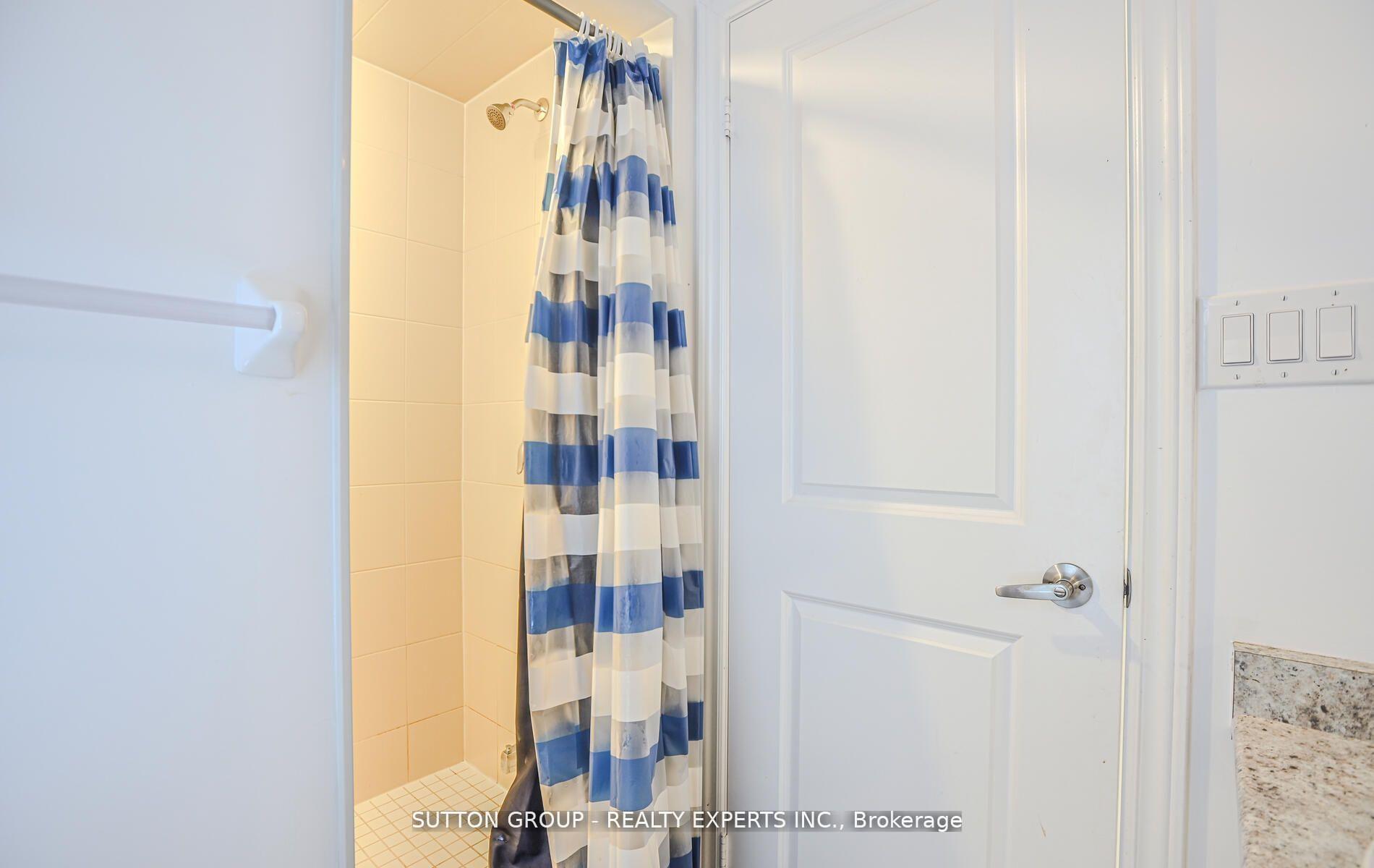 Photo 17 of 65 Fruitvale Circle, Brampton, Northwest Brampton — HOMEH