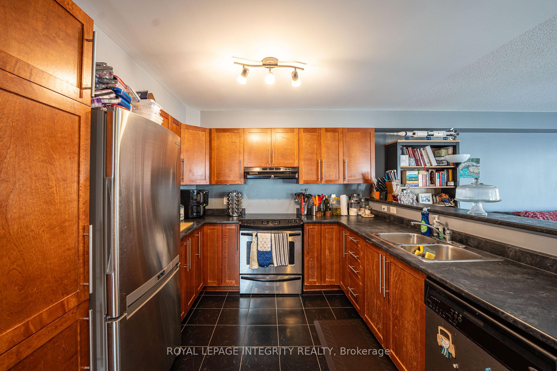 Photo 4 of 162 Fordham Private, Ottawa, Central Park — HOMEH