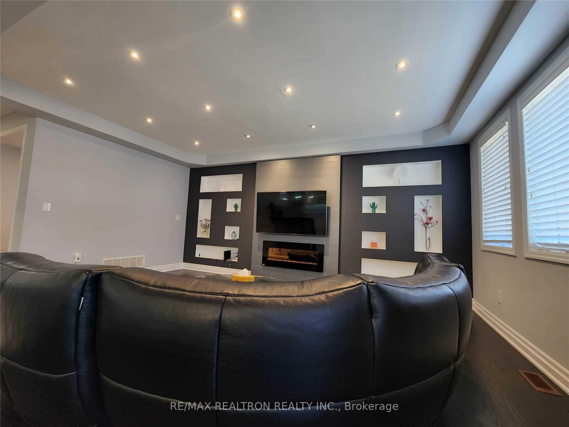 Photo 6 of 223 Thomas Phillips Drive, Aurora, Rural Aurora — HOMEH