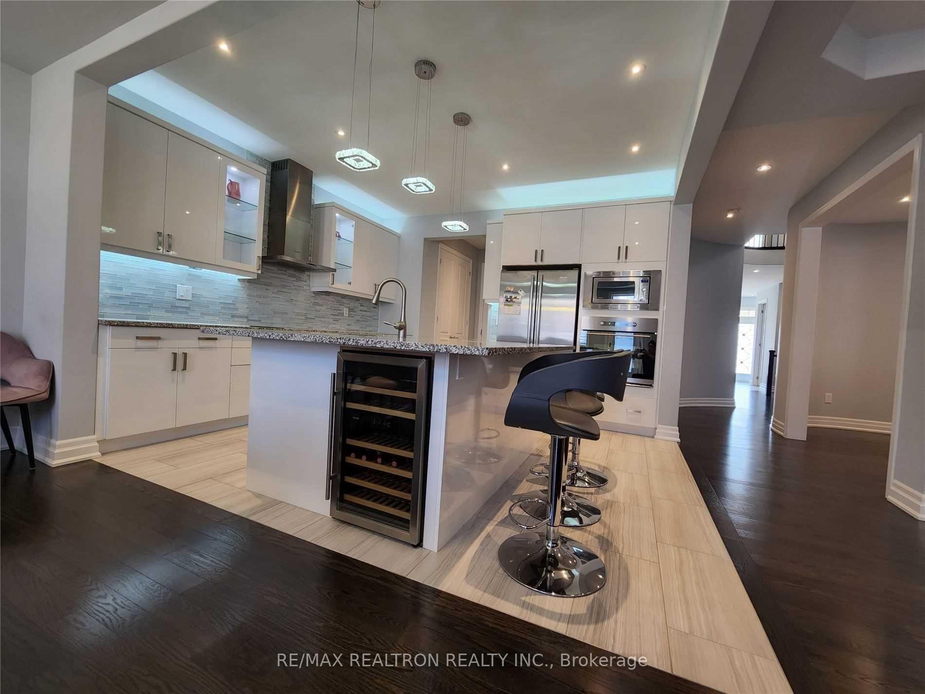 Photo 13 of 223 Thomas Phillips Drive, Aurora, Rural Aurora — HOMEH