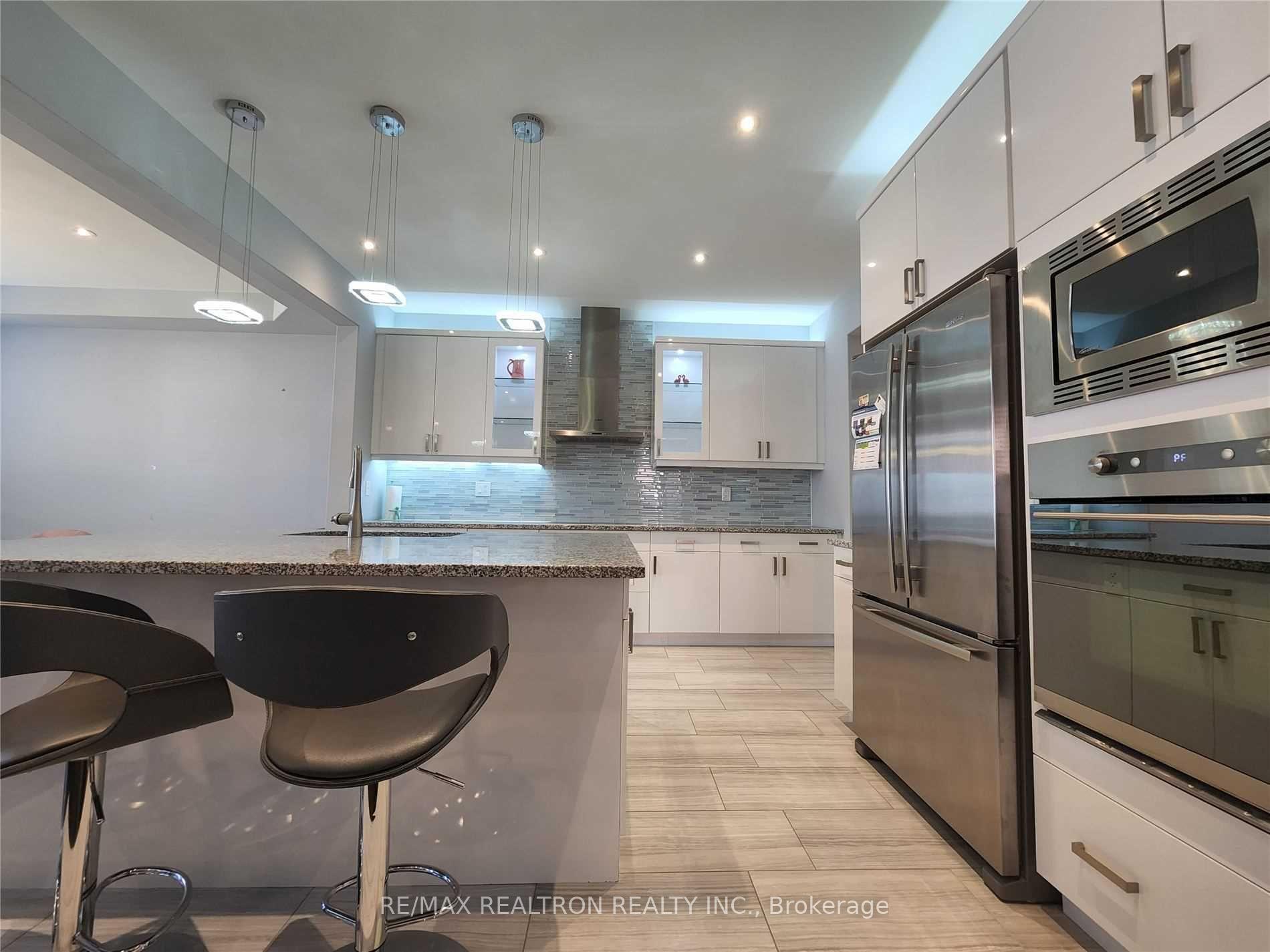 Photo 17 of 223 Thomas Phillips Drive, Aurora, Rural Aurora — HOMEH