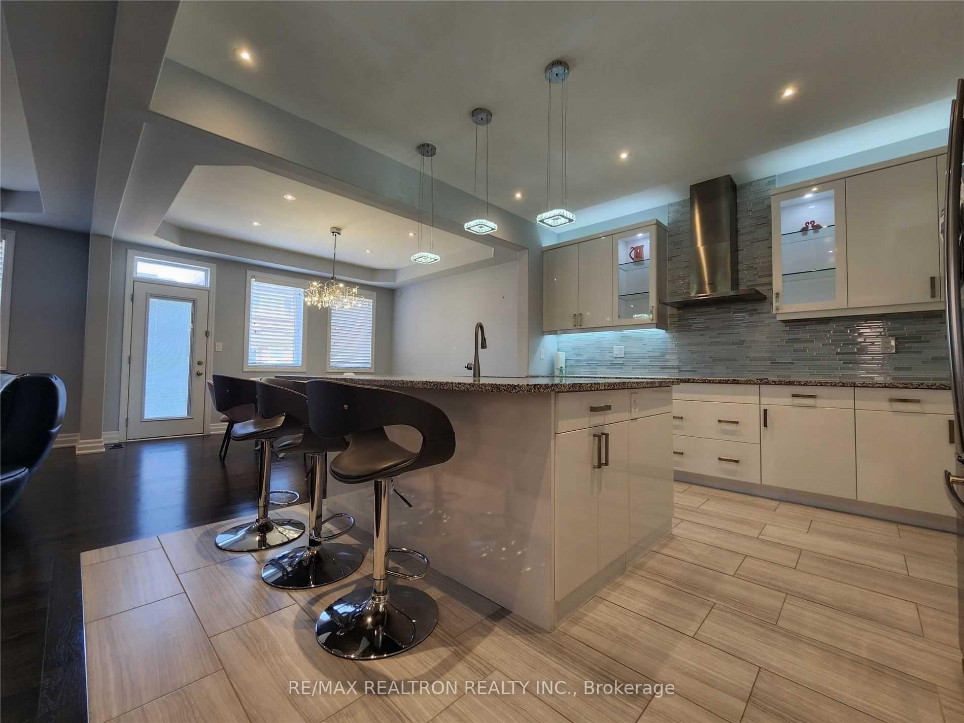 Photo 15 of 223 Thomas Phillips Drive, Aurora, Rural Aurora — HOMEH