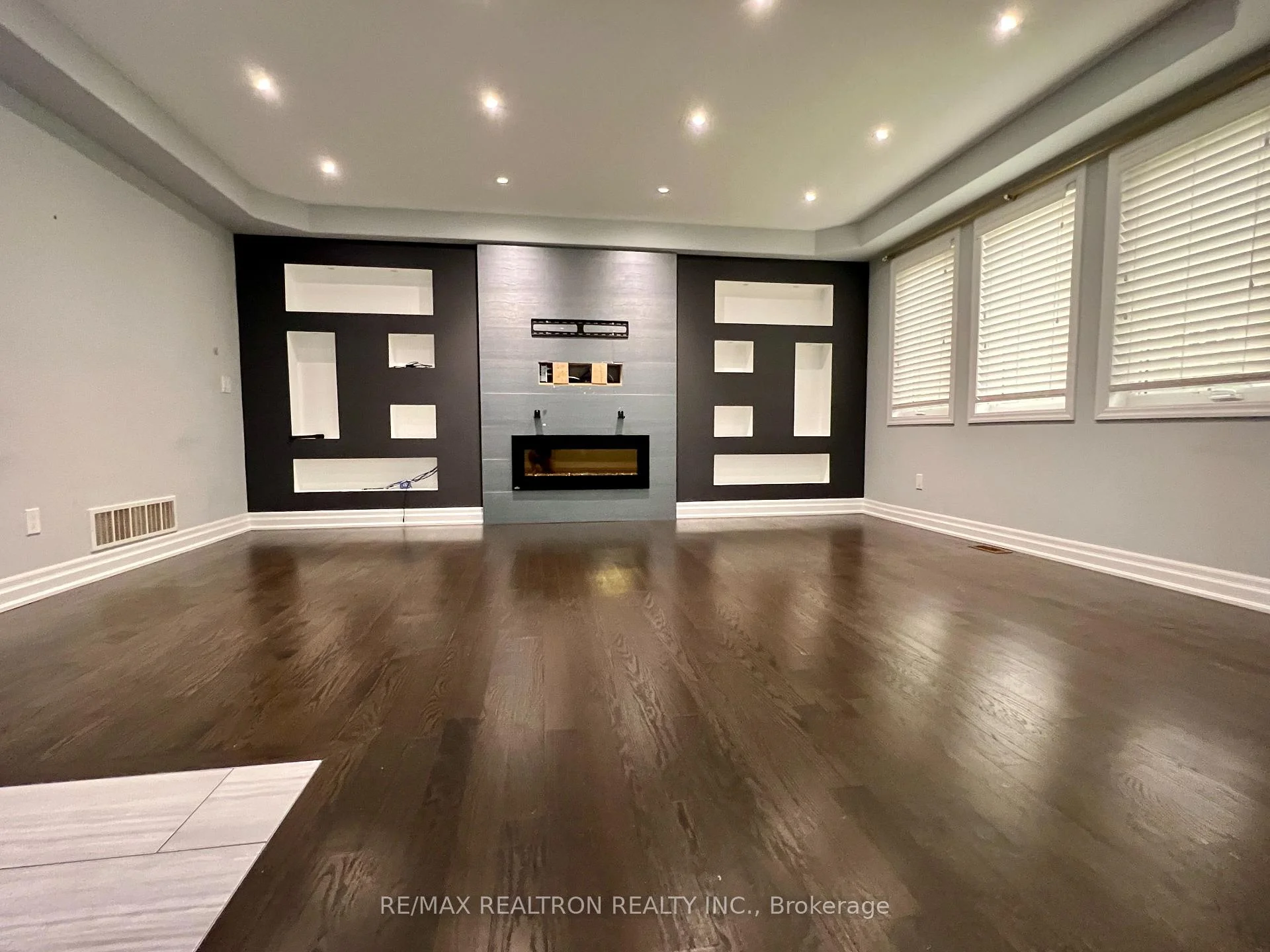 Photo 7 of 223 Thomas Phillips Drive, Aurora, Rural Aurora — HOMEH